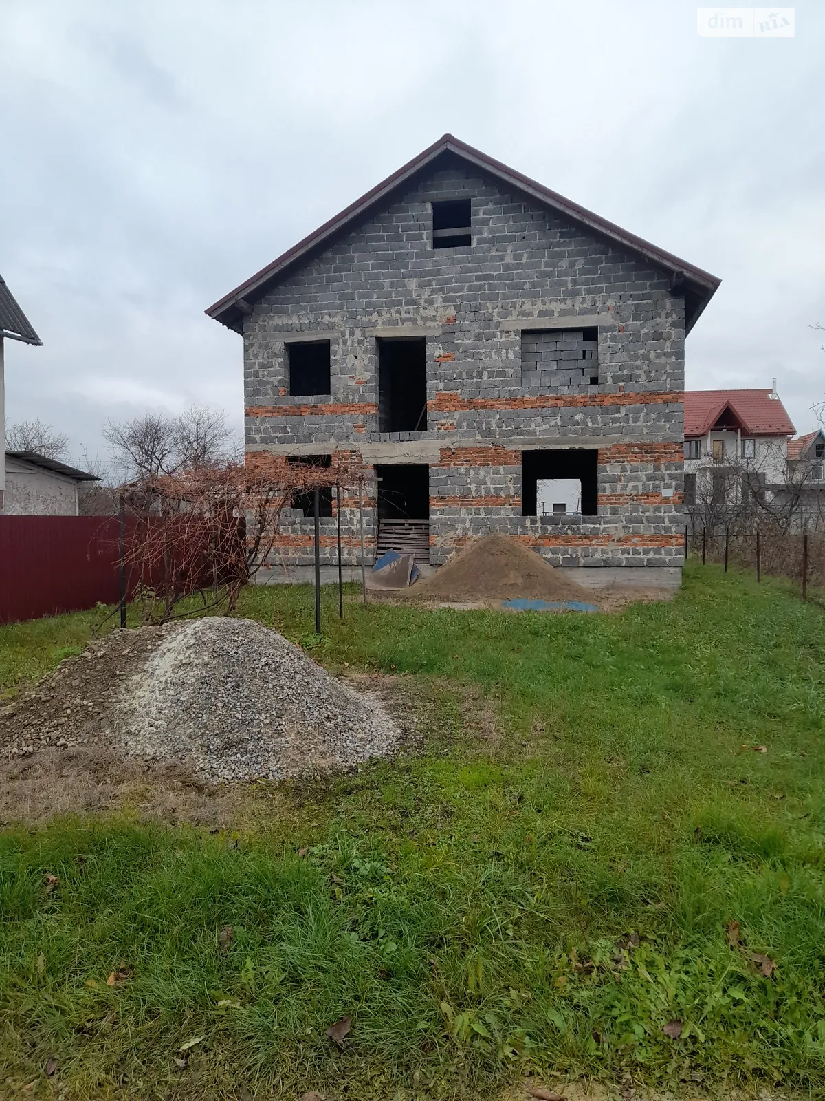 Продается дом на 2 этажа 200 кв. м с балконом, цена: 35000 $ - фото 1