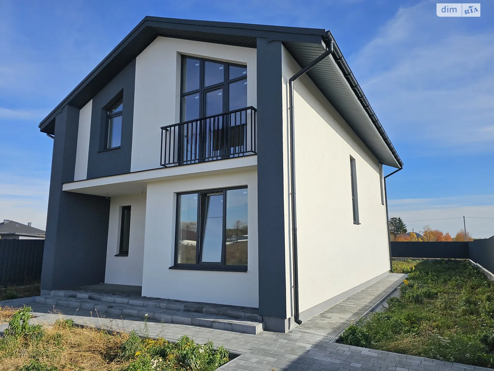Продается дом на 2 этажа 120 кв. м с камином, цена: 92000 $ - фото 1