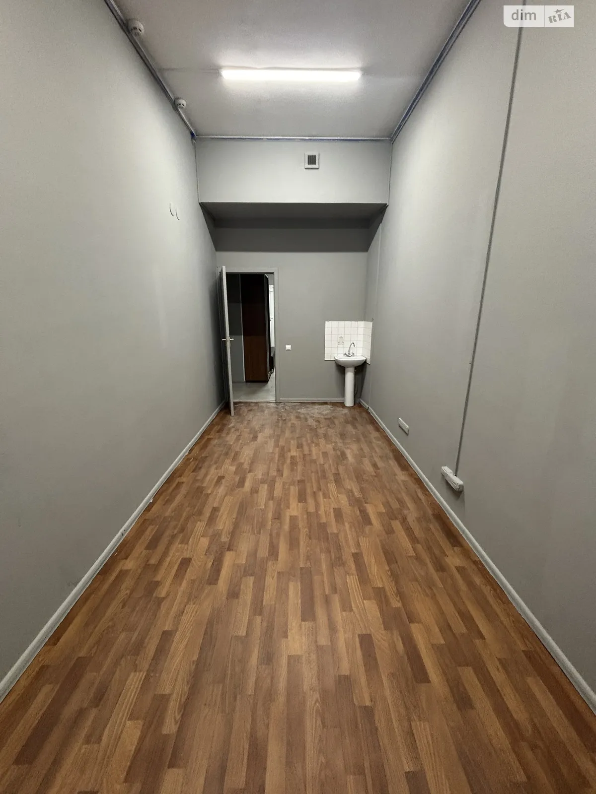 Сдается в аренду офис 18 кв. м в бизнес-центре, цена: 9000 грн - фото 1