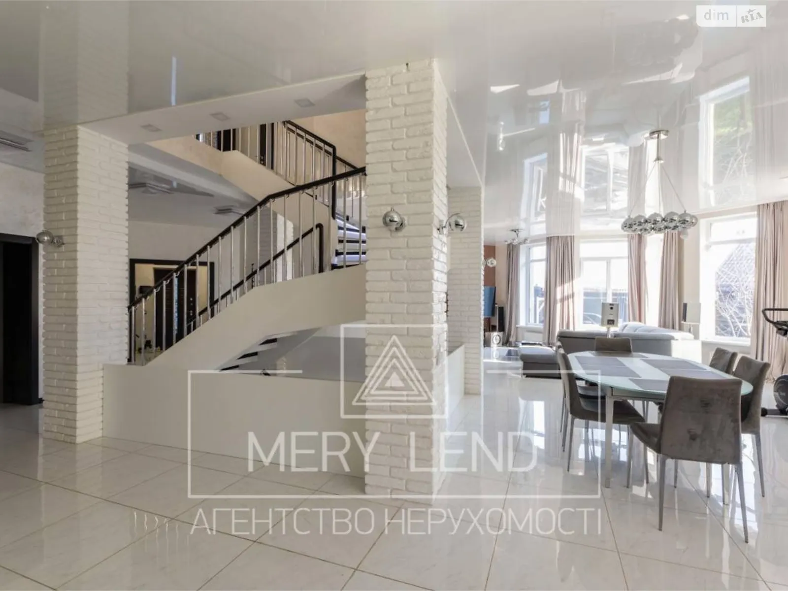 Продается дом на 3 этажа 570 кв. м с беседкой, цена: 620000 $ - фото 1