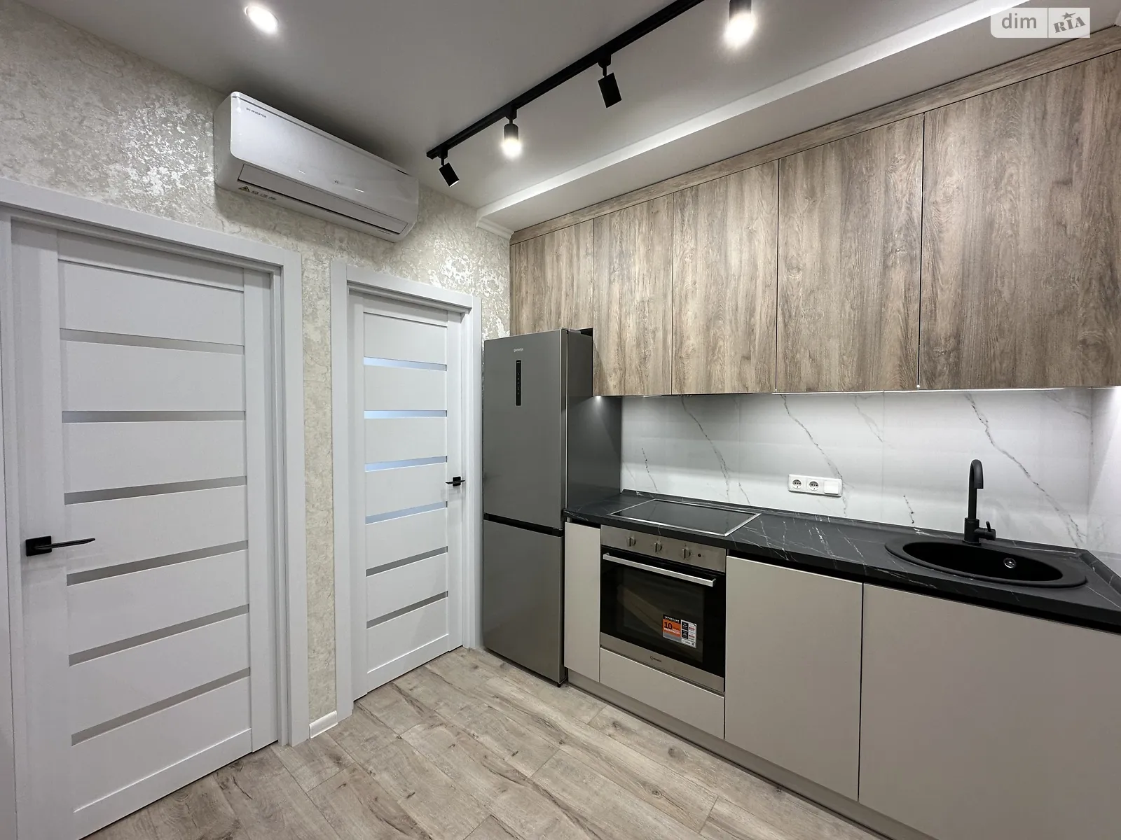 Продается 2-комнатная квартира 44 кв. м в Одессе, ул. Жемчужная, 10 - фото 1
