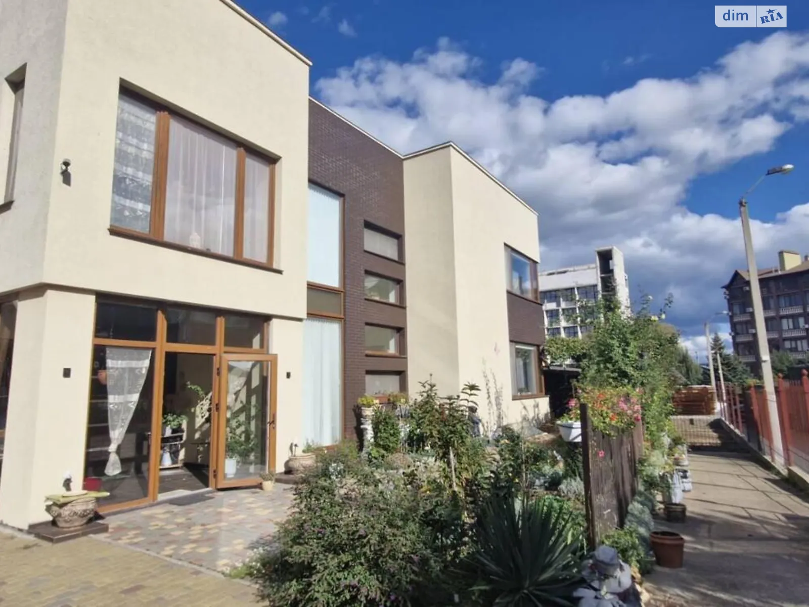 Продается дом на 2 этажа 339 кв. м с мансардой, цена: 350000 $ - фото 1