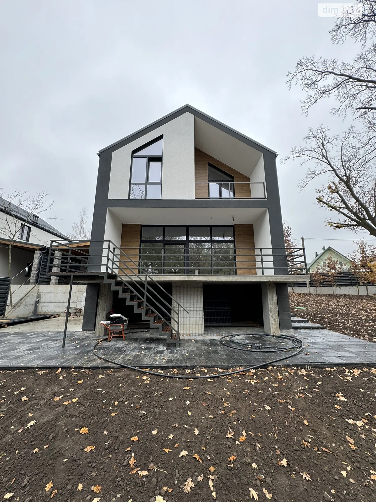 Продается дом на 2 этажа 160 кв. м с подвалом, цена: 185000 $ - фото 1