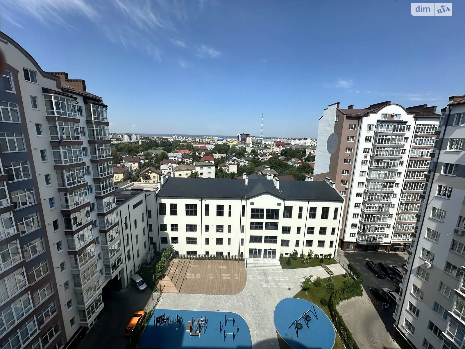 Продается 2-комнатная квартира 67 кв. м в Ивано-Франковске, ул. Высочана Семена - фото 1