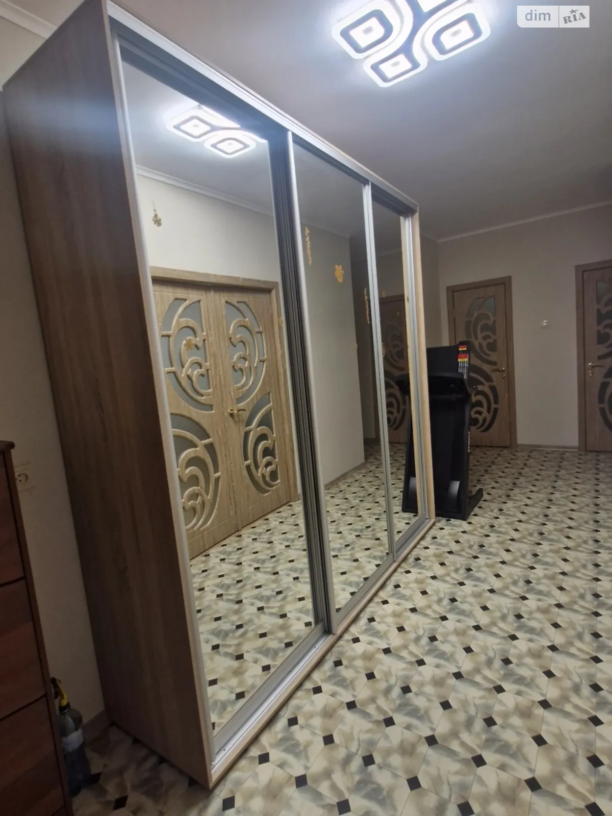 Продается 2-комнатная квартира 73 кв. м в Николаеве, ул. Архитектора Старова, 2/6 корпус 3 - фото 1