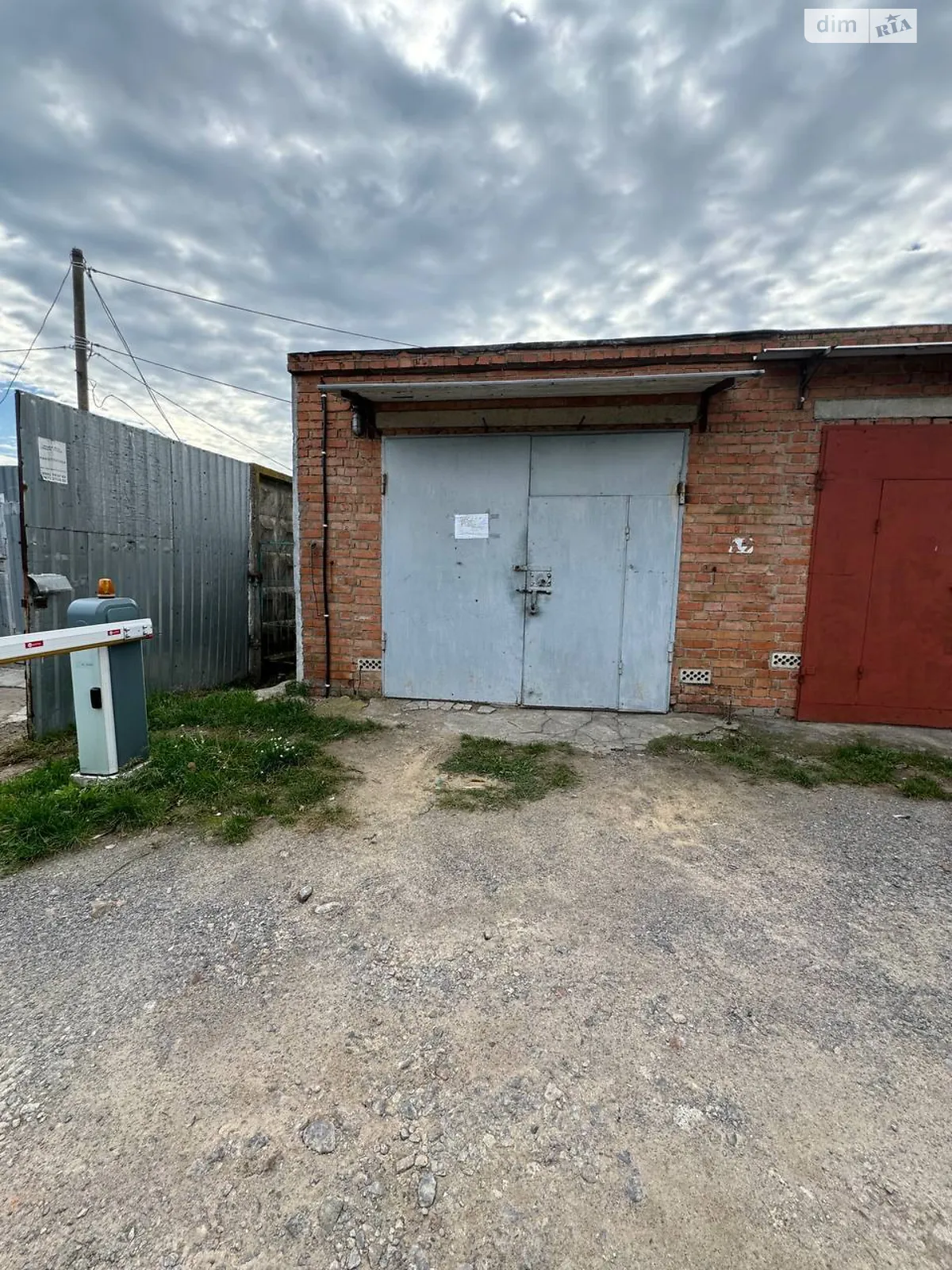 Продается место в гаражном кооперативе под легковое авто на 24 кв. м, цена: 16500 $ - фото 1