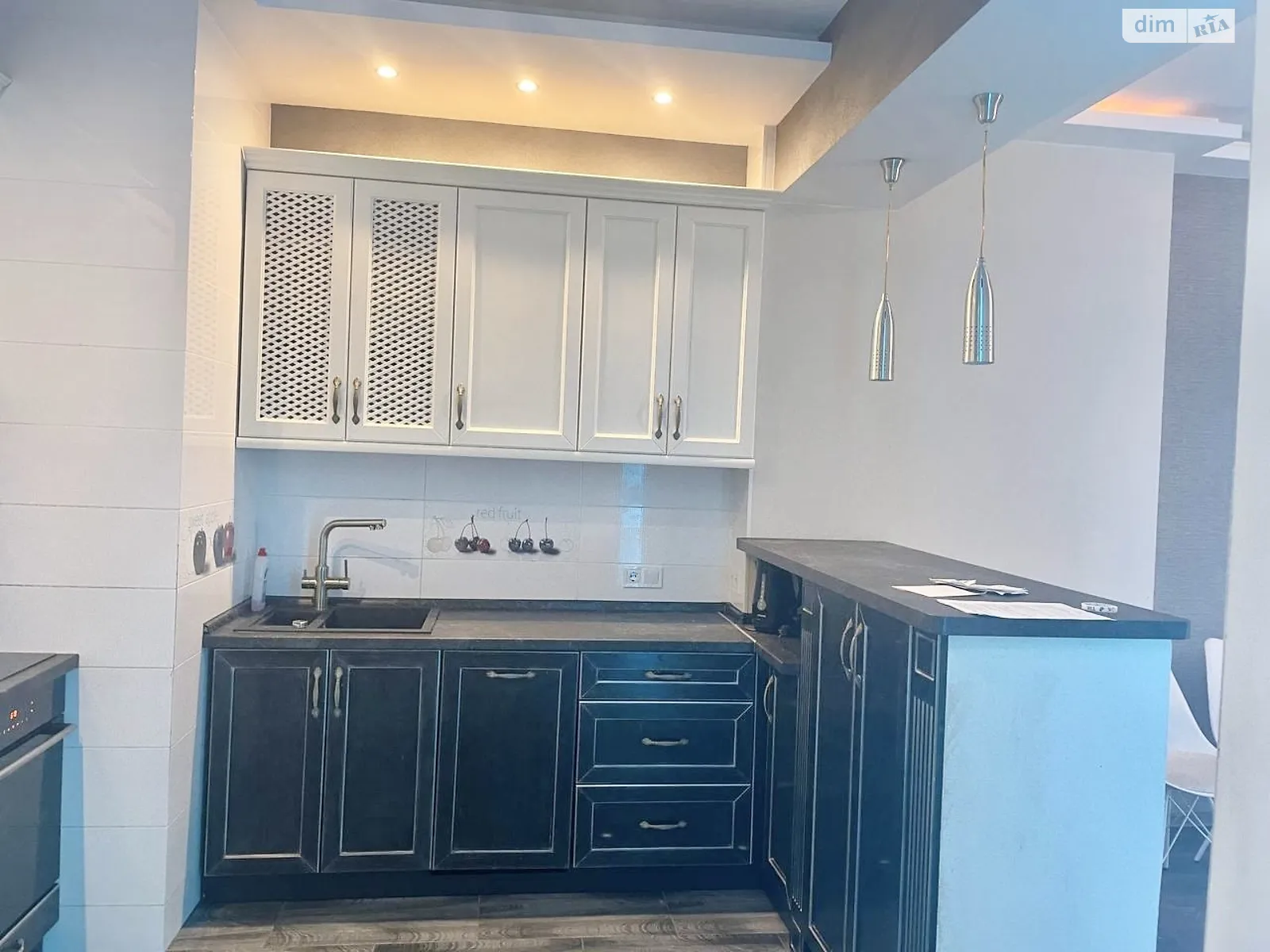 Сдается в аренду 1-комнатная квартира 63 кв. м в Одессе, ул. Среднефонтанская, 19В - фото 1