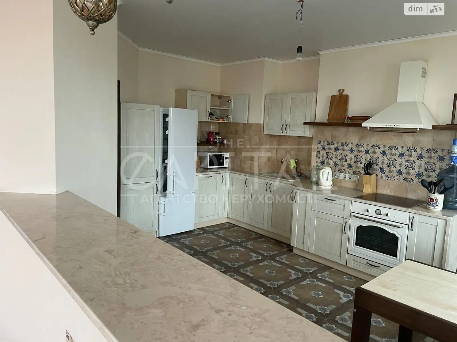 Сдается в аренду 5-комнатная квартира 160 кв. м в, цена: 1100 $ - фото 1
