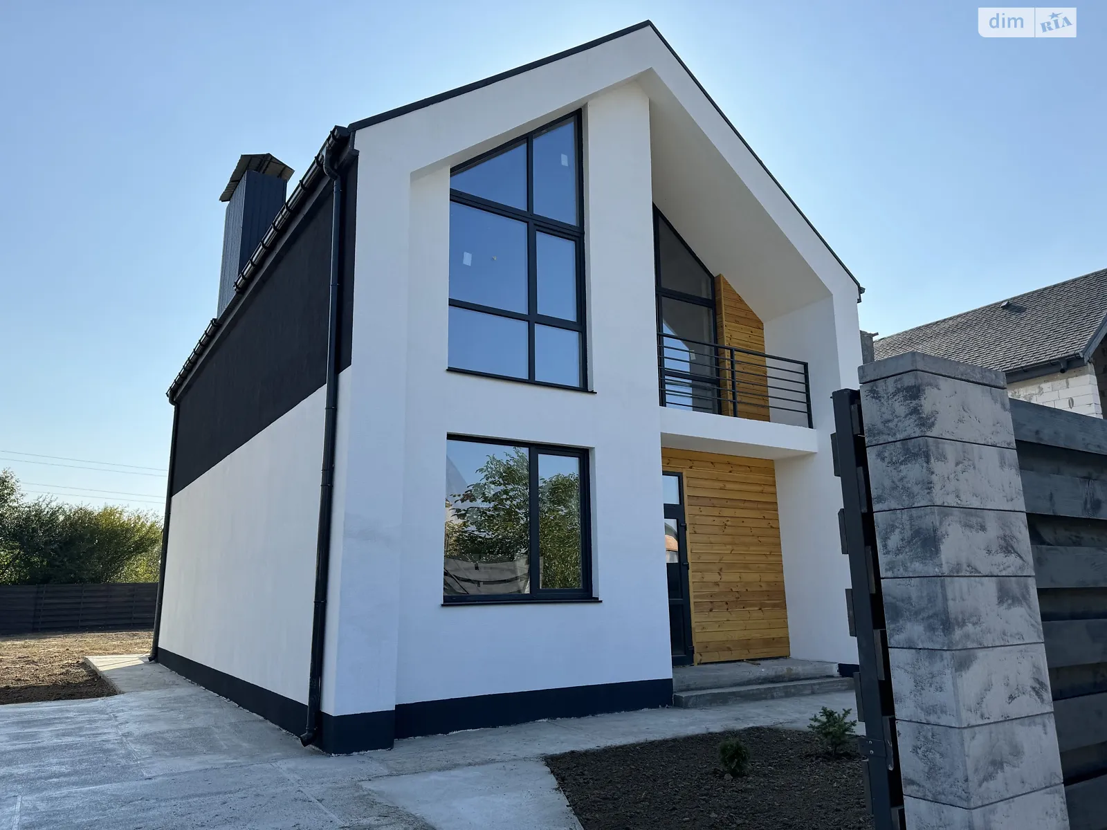 Продается дом на 2 этажа 140 кв. м с бассейном, цена: 120000 $ - фото 1
