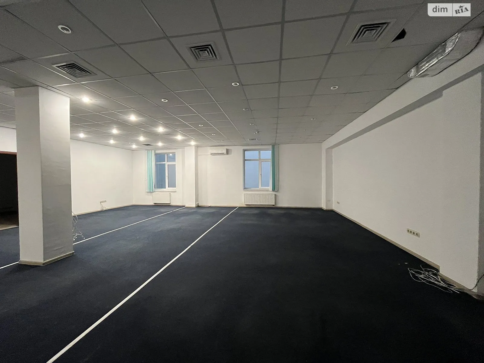 Сдается в аренду офис 128 кв. м в бизнес-центре, цена: 1024 $ - фото 1