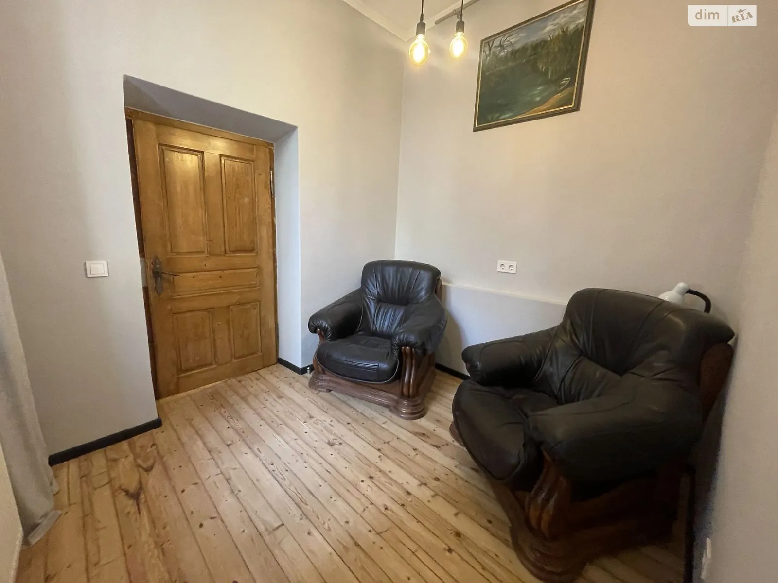 Сдается в аренду офис 73.8 кв. м в бизнес-центре, цена: 800 $ - фото 1