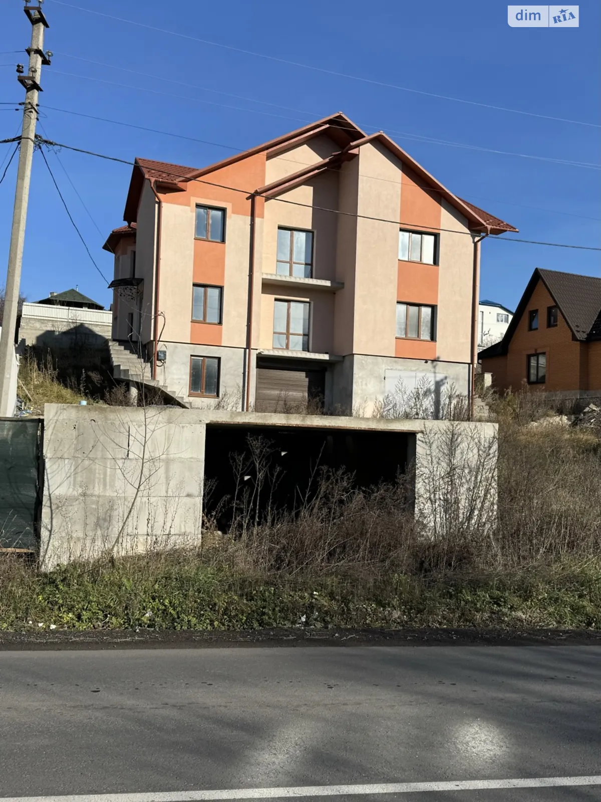 Продается дом на 3 этажа 650 кв. м с гаражом, цена: 135000 $ - фото 1