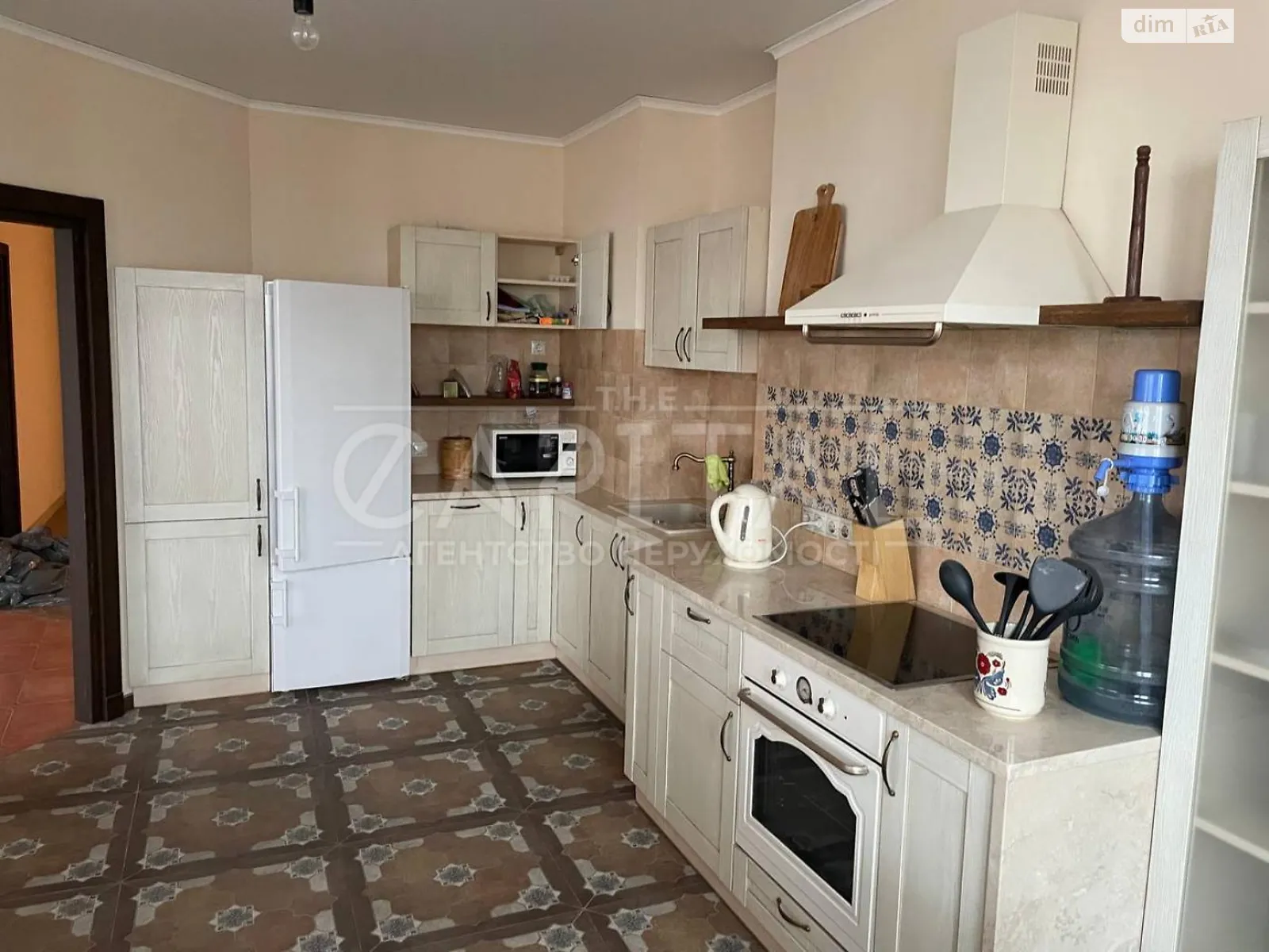 Здається в оренду 5-кімнатна квартира 160 кв. м у Києві, вул. Дмитрівська, 75 - фото 1