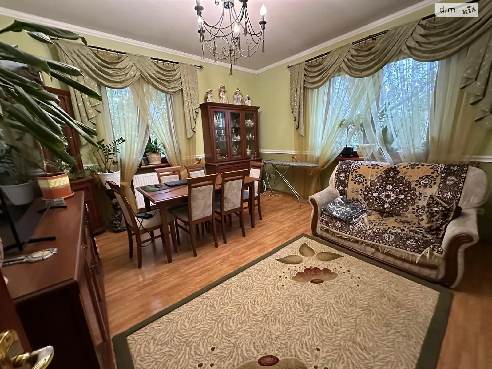 Продається 4-кімнатна квартира 144.9 кв. м у Ужгороді, пров. Мебльовиків - фото 1