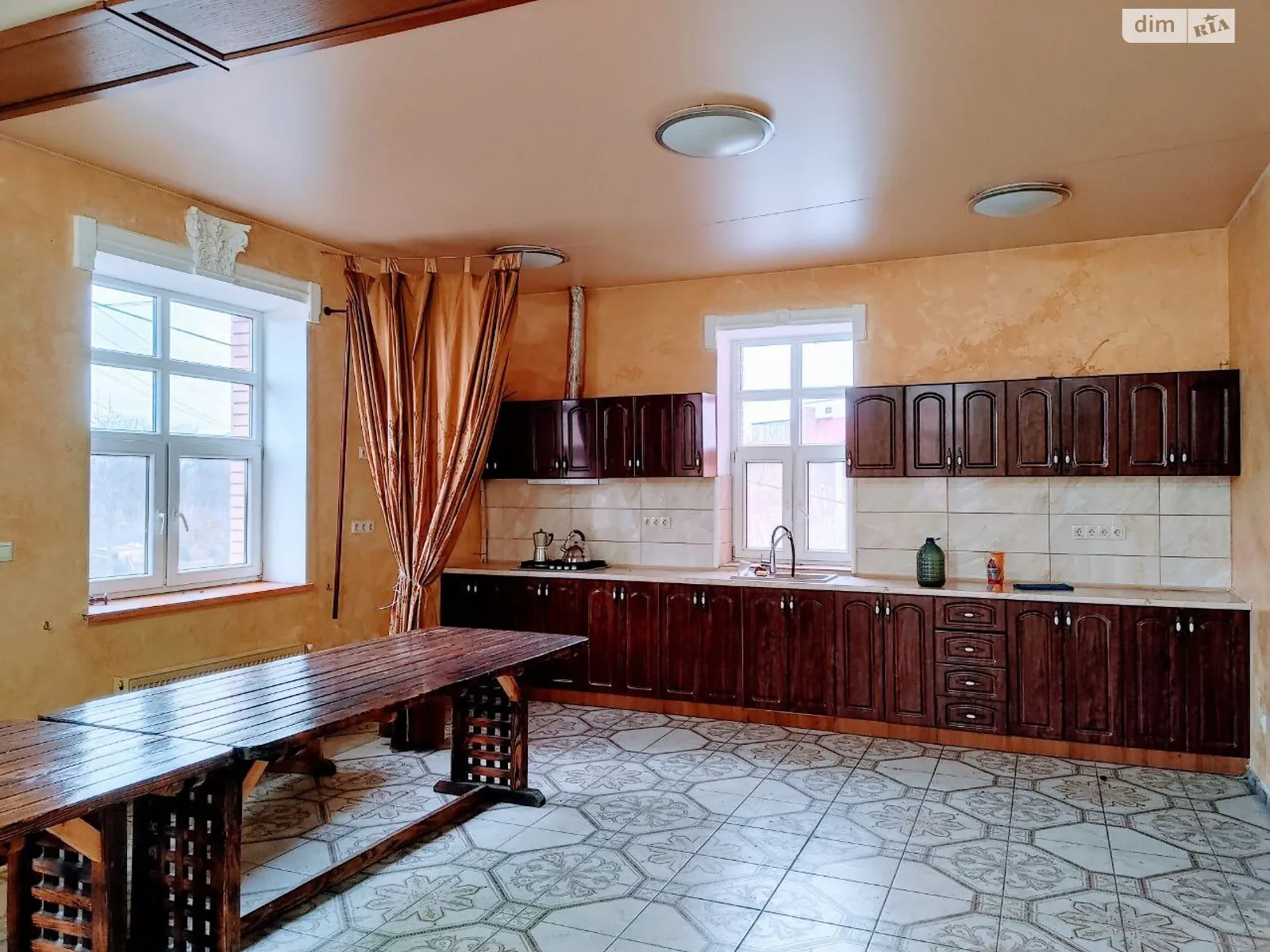 Продается дом на 3 этажа 720 кв. м с террасой, цена: 230000 $ - фото 1