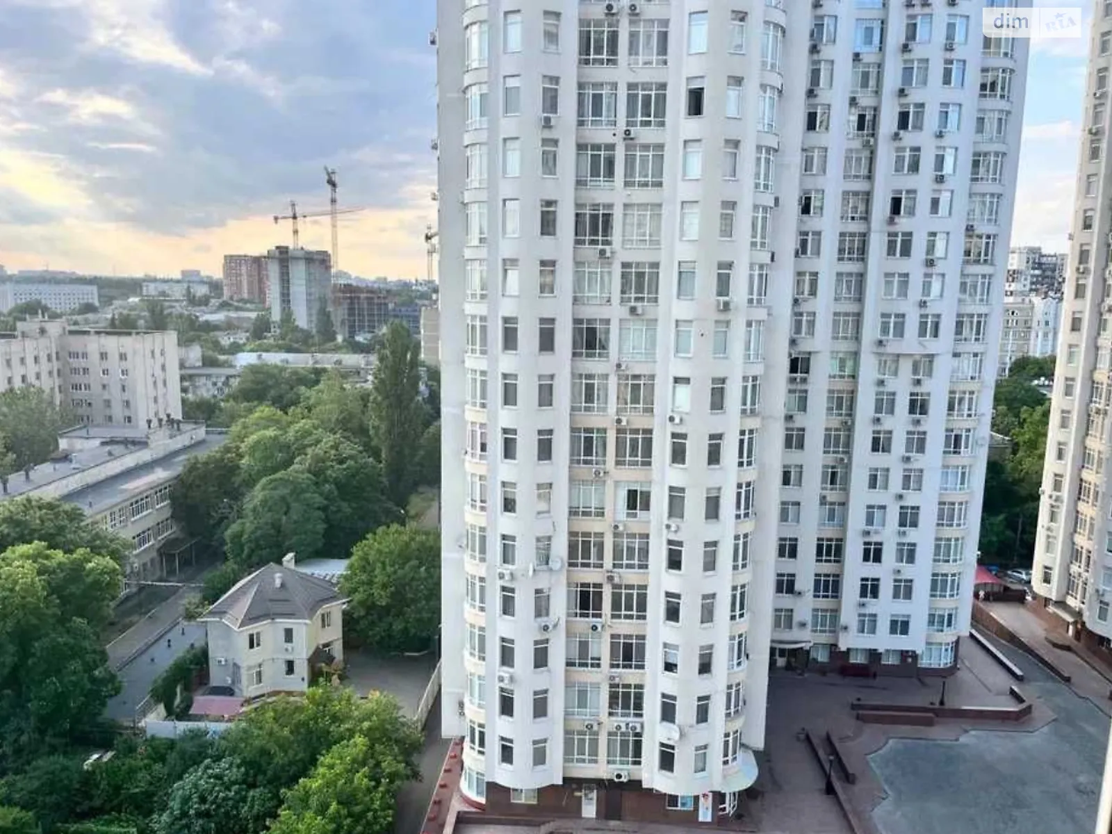 Продається 3-кімнатна квартира 113.2 кв. м у Одесі, бул. Французький - фото 1