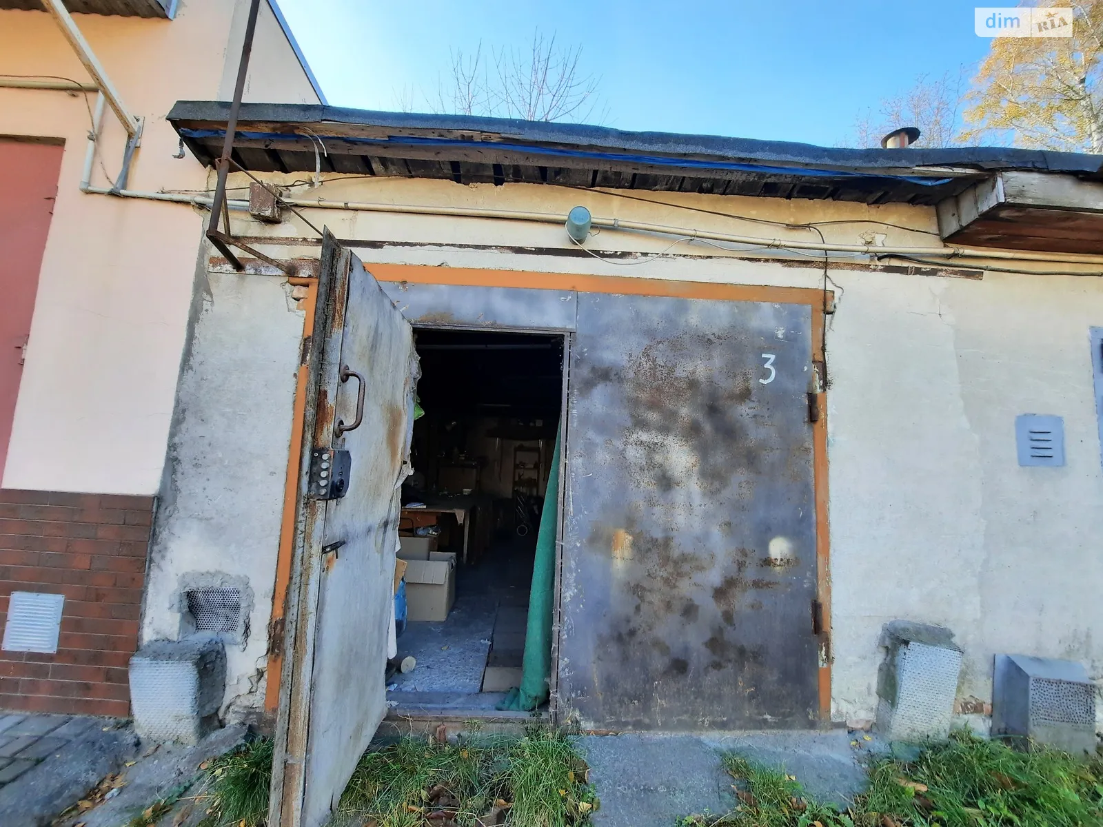 Продается место в гаражном кооперативе под легковое авто на 40 кв. м, цена: 5500 $ - фото 1