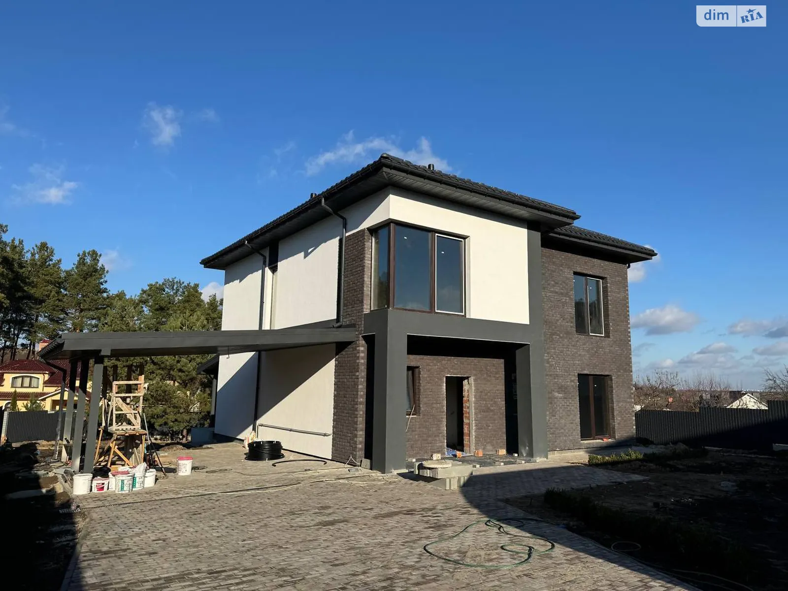 Продается дом на 2 этажа 220 кв. м с гаражом, цена: 350000 $ - фото 1
