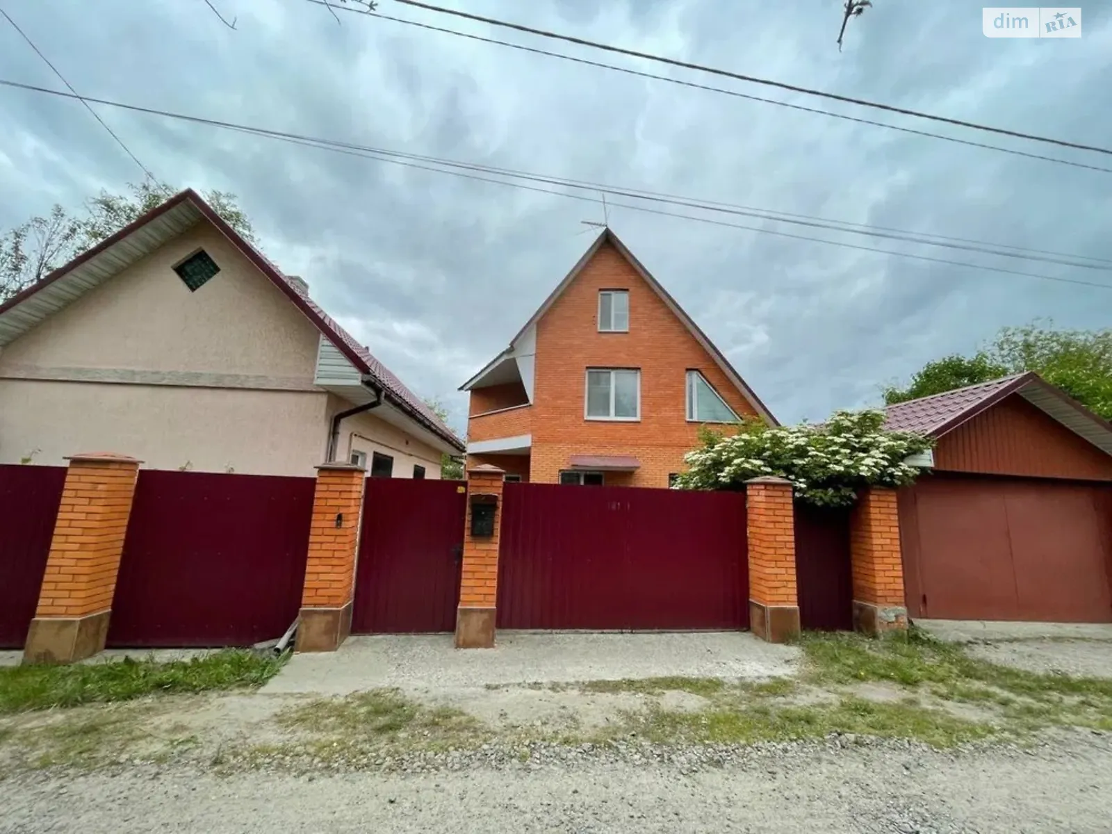 Продается дом на 3 этажа 238.5 кв. м с бассейном, цена: 135000 $ - фото 1