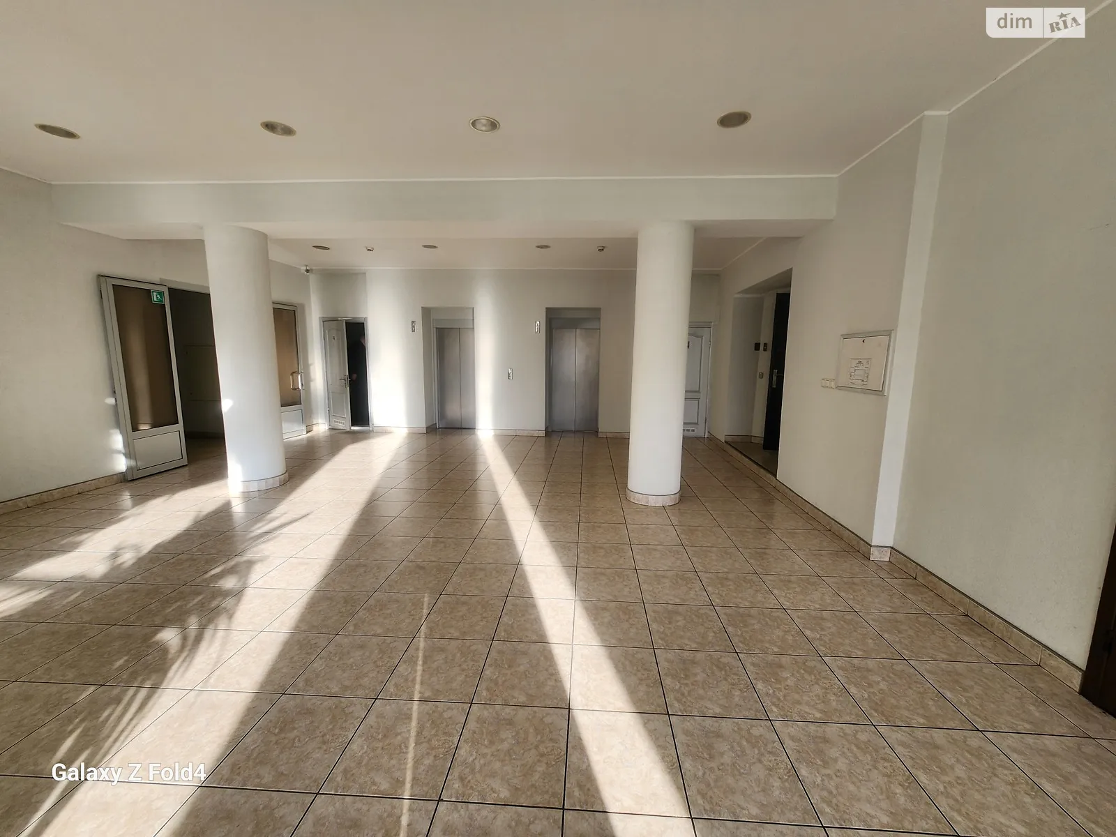 Сдается в аренду офис 81 кв. м в бизнес-центре, цена: 40500 грн - фото 1