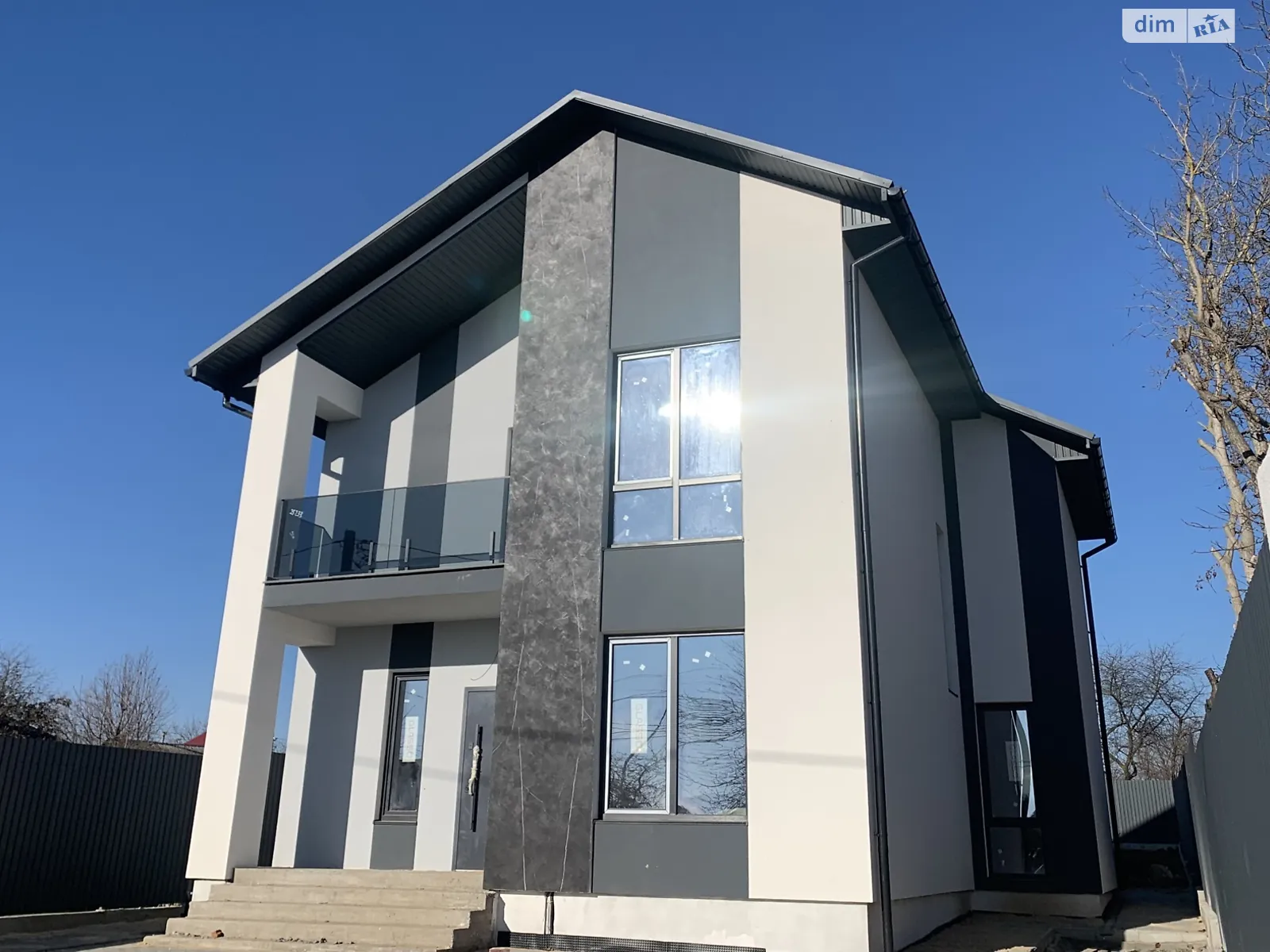 Продается дом на 2 этажа 170 кв. м с камином, цена: 140000 $ - фото 1