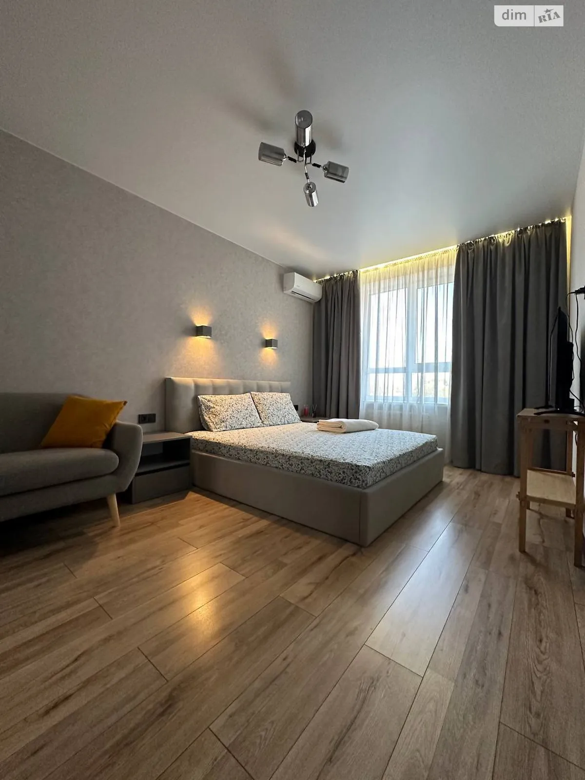 Продается 2-комнатная квартира 45 кв. м в Днепре, ул. Семейная, 6 - фото 1