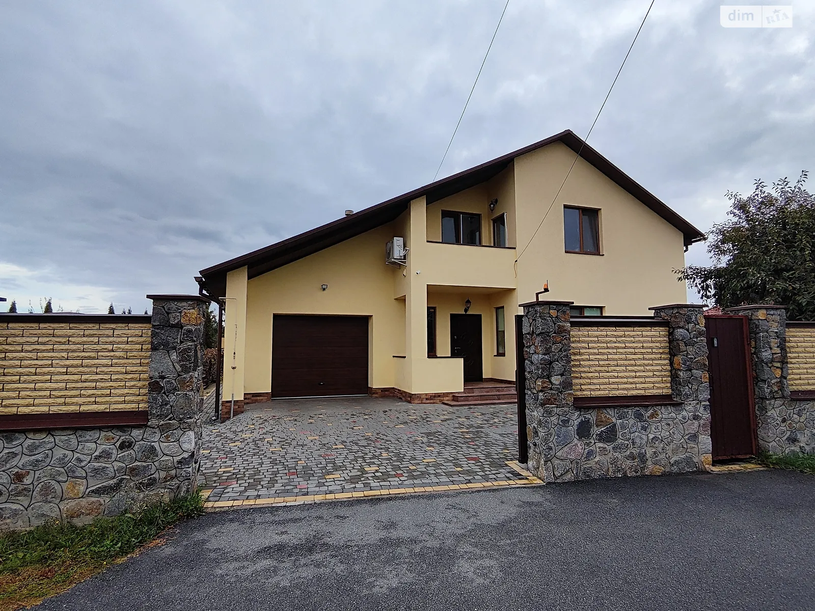 Продается дом на 2 этажа 200 кв. м с подвалом, цена: 289000 $ - фото 1