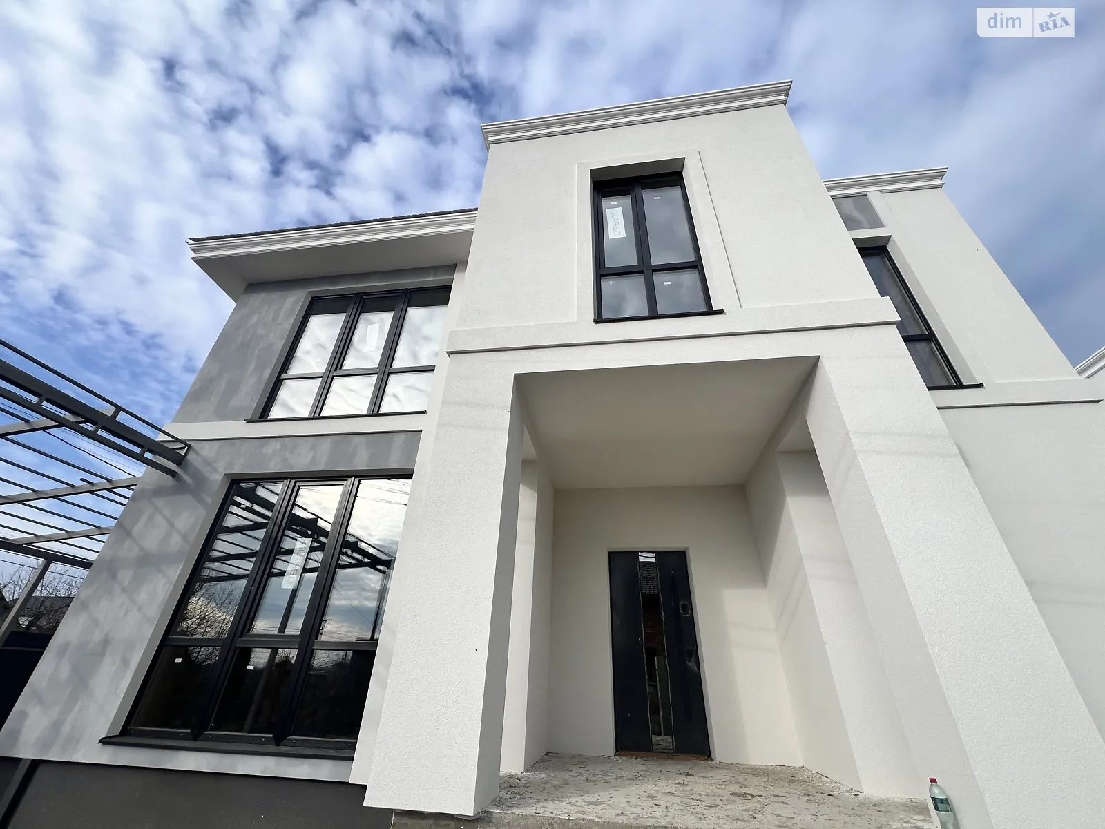 Продается дом на 2 этажа 175 кв. м с садом, цена: 160000 $ - фото 1
