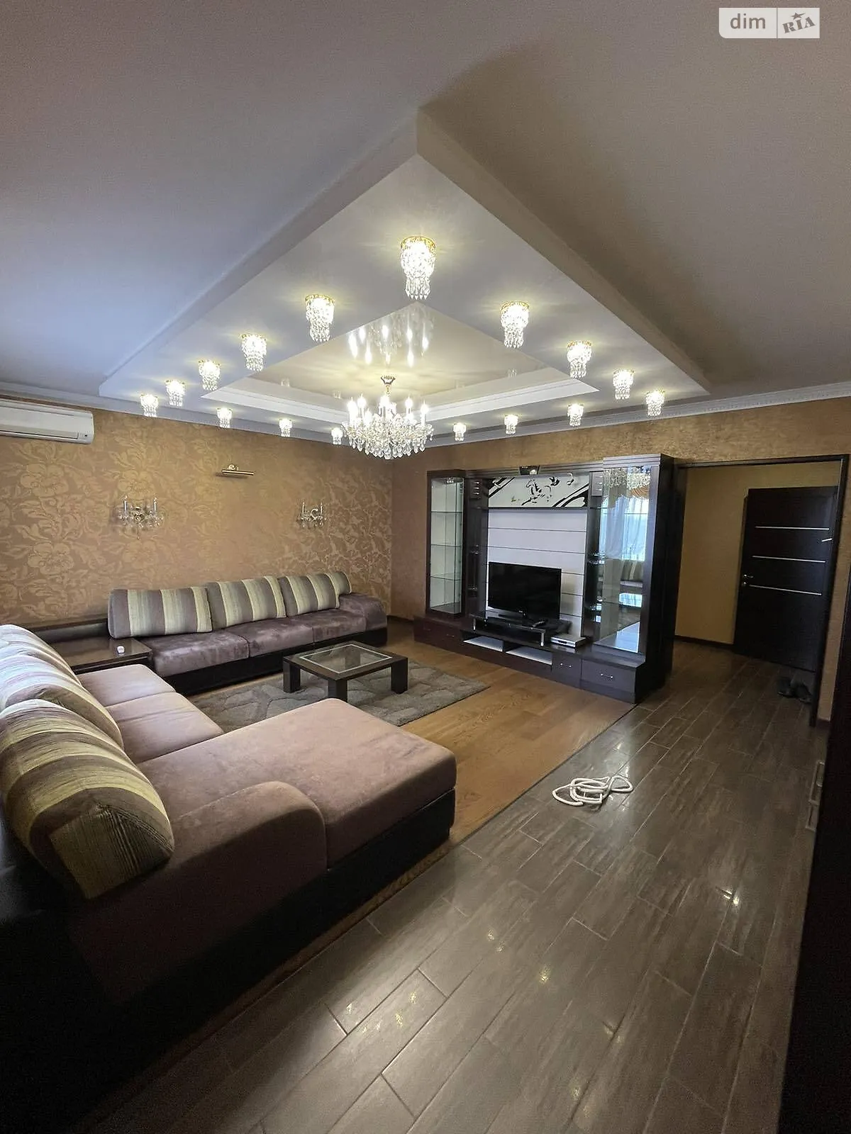 Продается 2-комнатная квартира 111.4 кв. м в Полтаве, ул. Уютная, 15 - фото 1