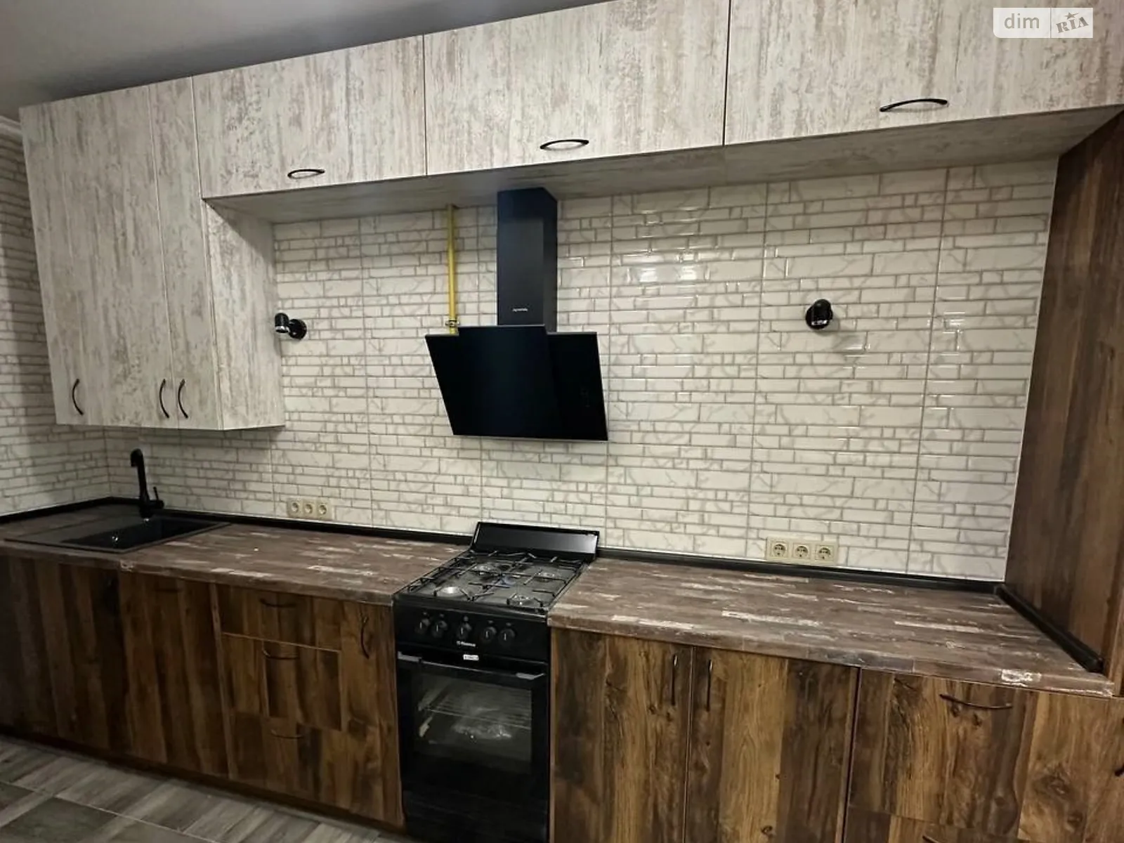 Продается 1-комнатная квартира 51 кв. м в Киеве, ул. Глубочицкая, 13 - фото 1