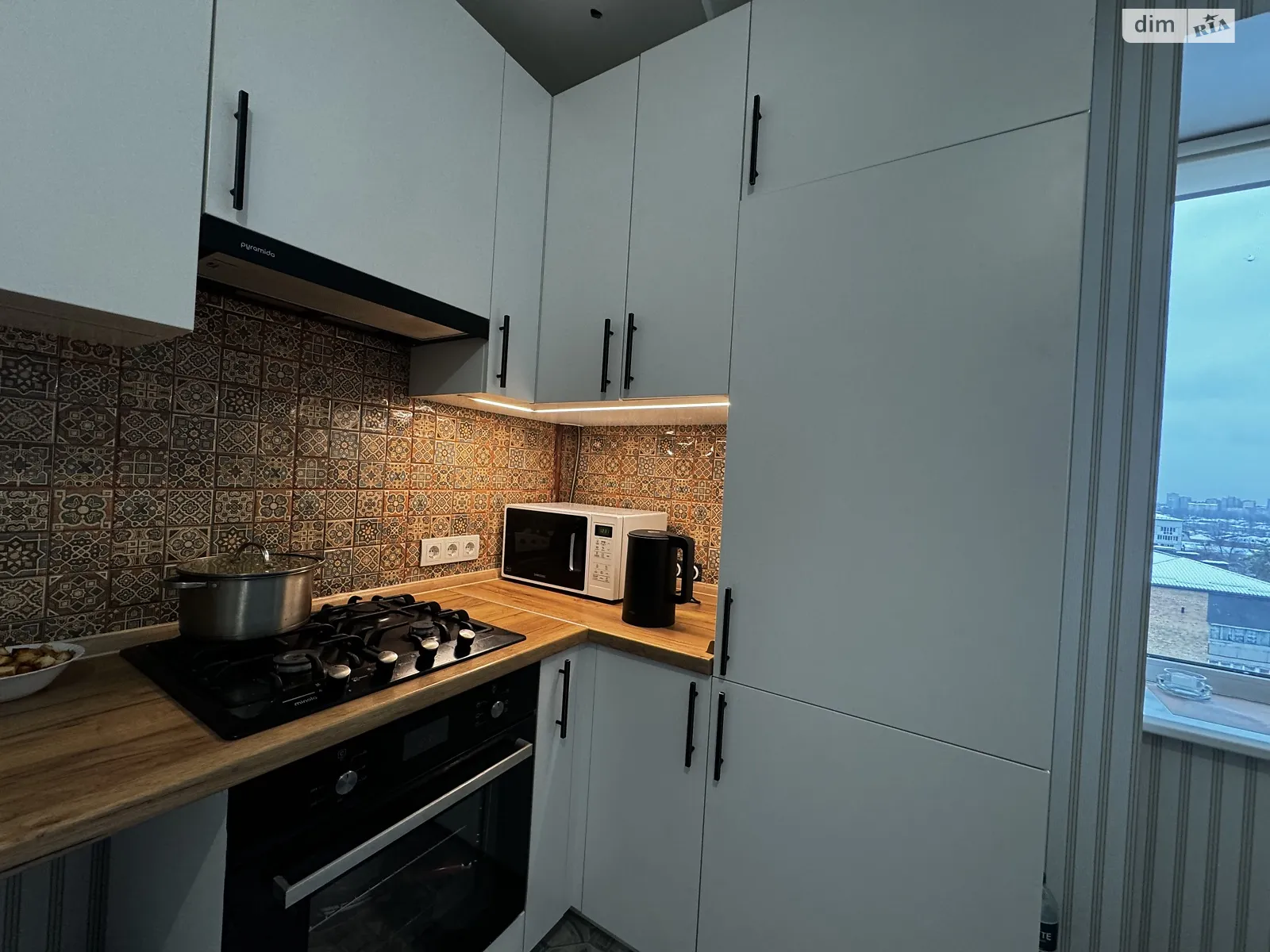 Продается 2-комнатная квартира 62.7 кв. м в Буче, ул. Центральная, 33В - фото 1