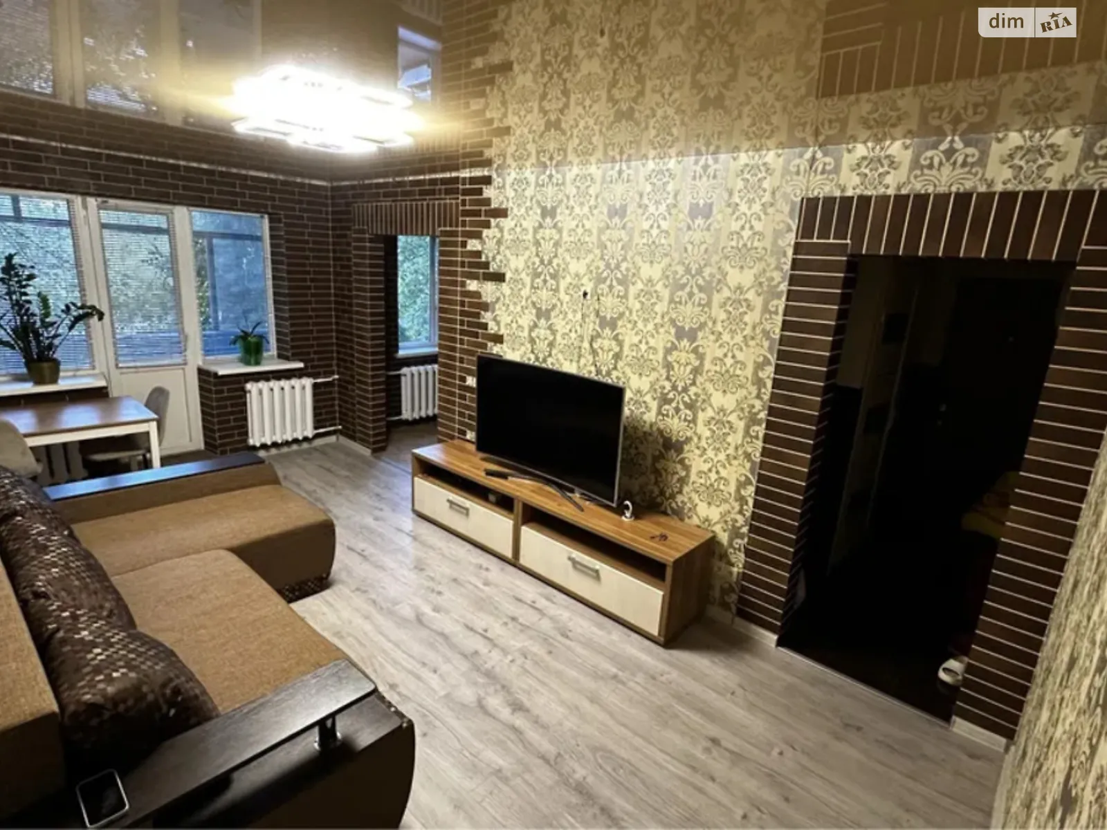 Продается 3-комнатная квартира 58 кв. м в Днепре, просп. Орлика Филиппа, 21 - фото 1