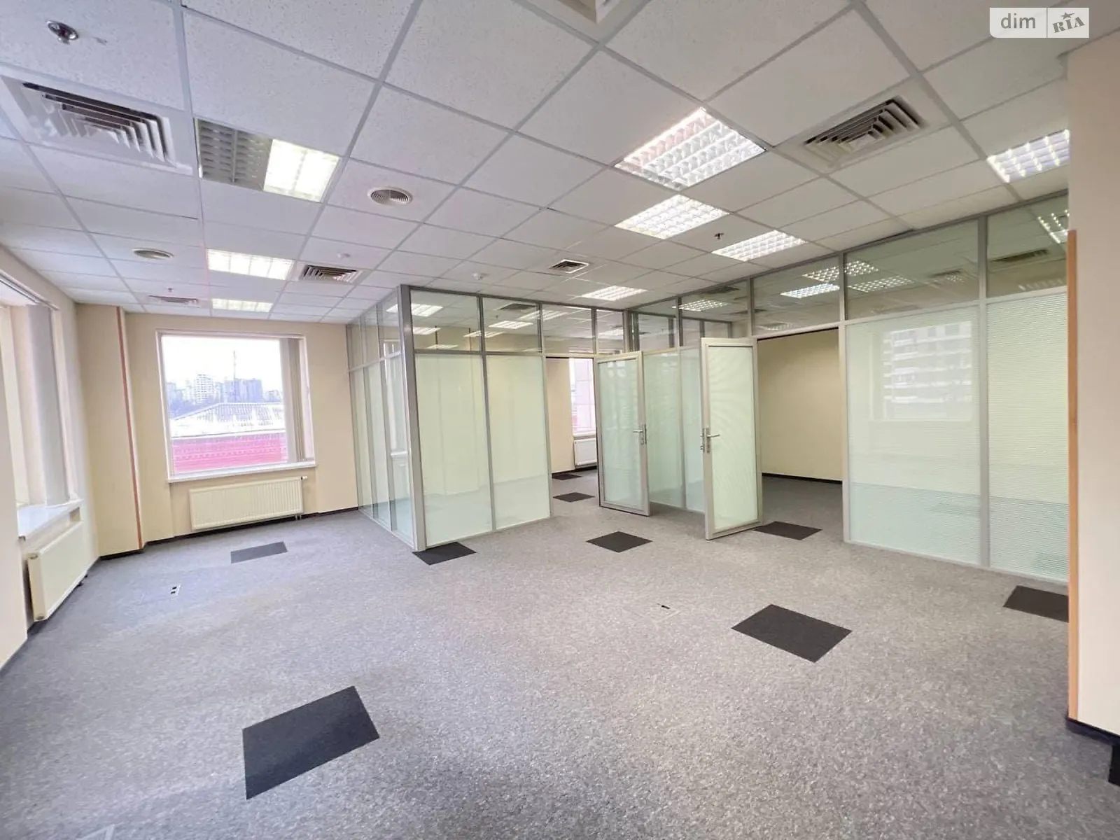 Сдается в аренду офис 194 кв. м в бизнес-центре, цена: 3500 $ - фото 1