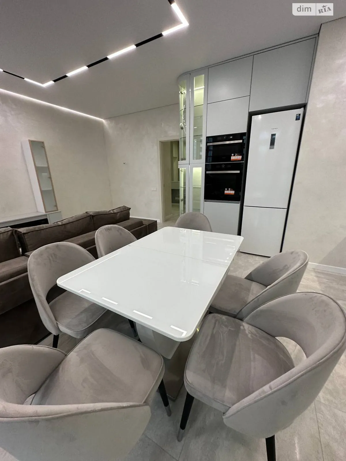 Продається 2-кімнатна квартира 70 кв. м у Одесі, просп. Гагаріна, 19А - фото 1