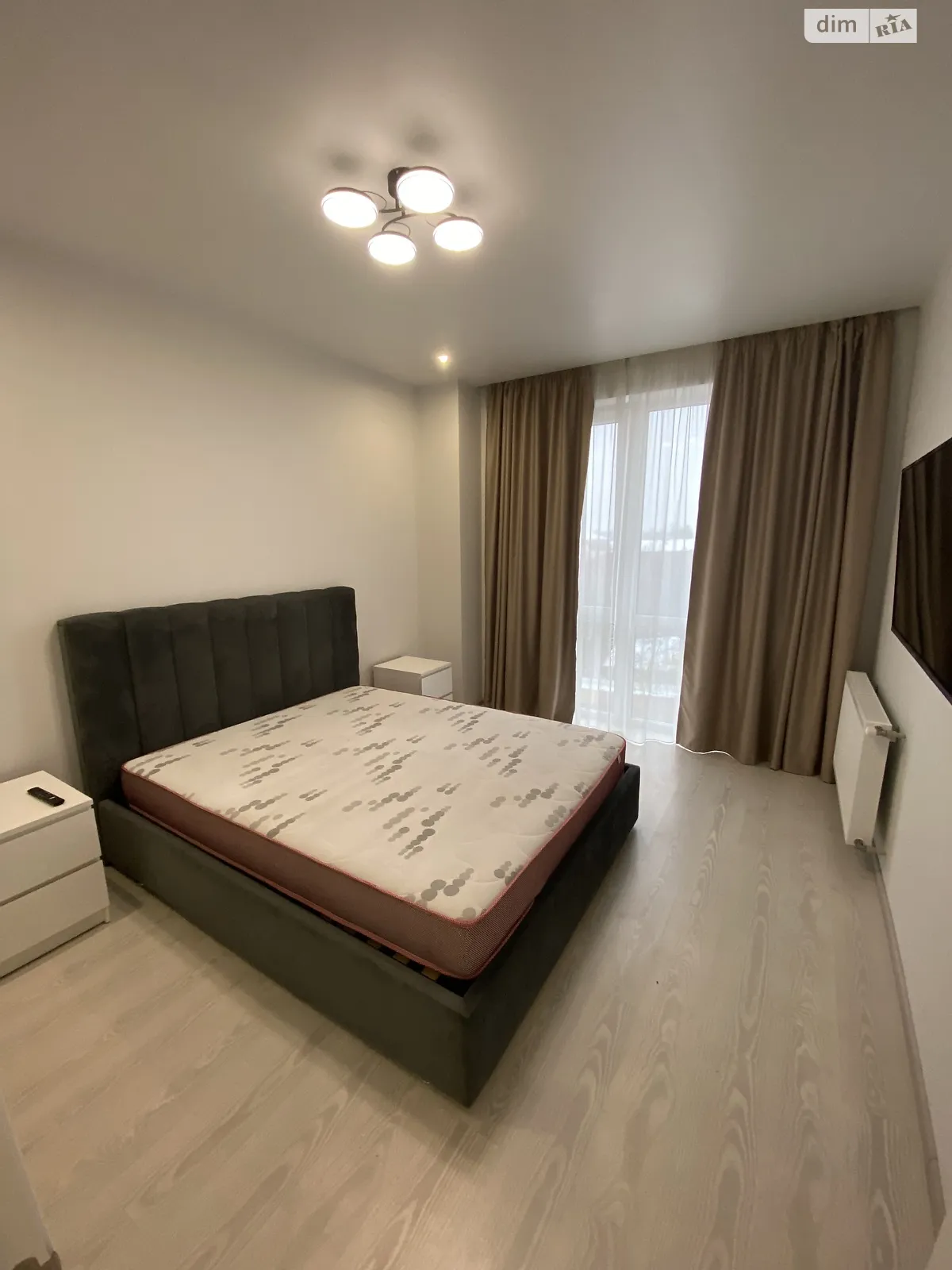 Продается 1-комнатная квартира 39 кв. м в Ужгороде, ул. Бабьяка, 17Б - фото 1