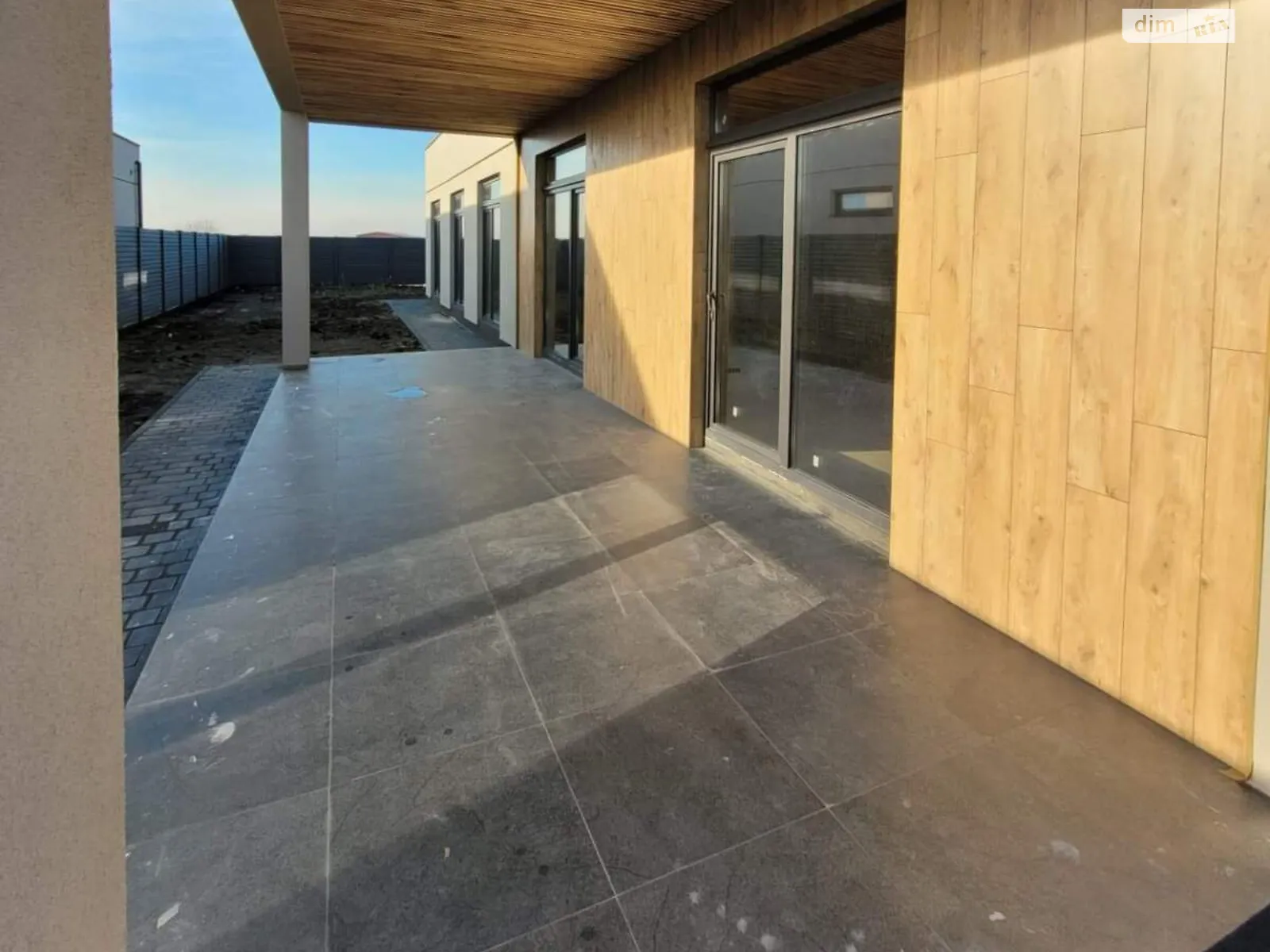 Продається одноповерховий будинок 215 кв. м с басейном, цена: 235000 $ - фото 1
