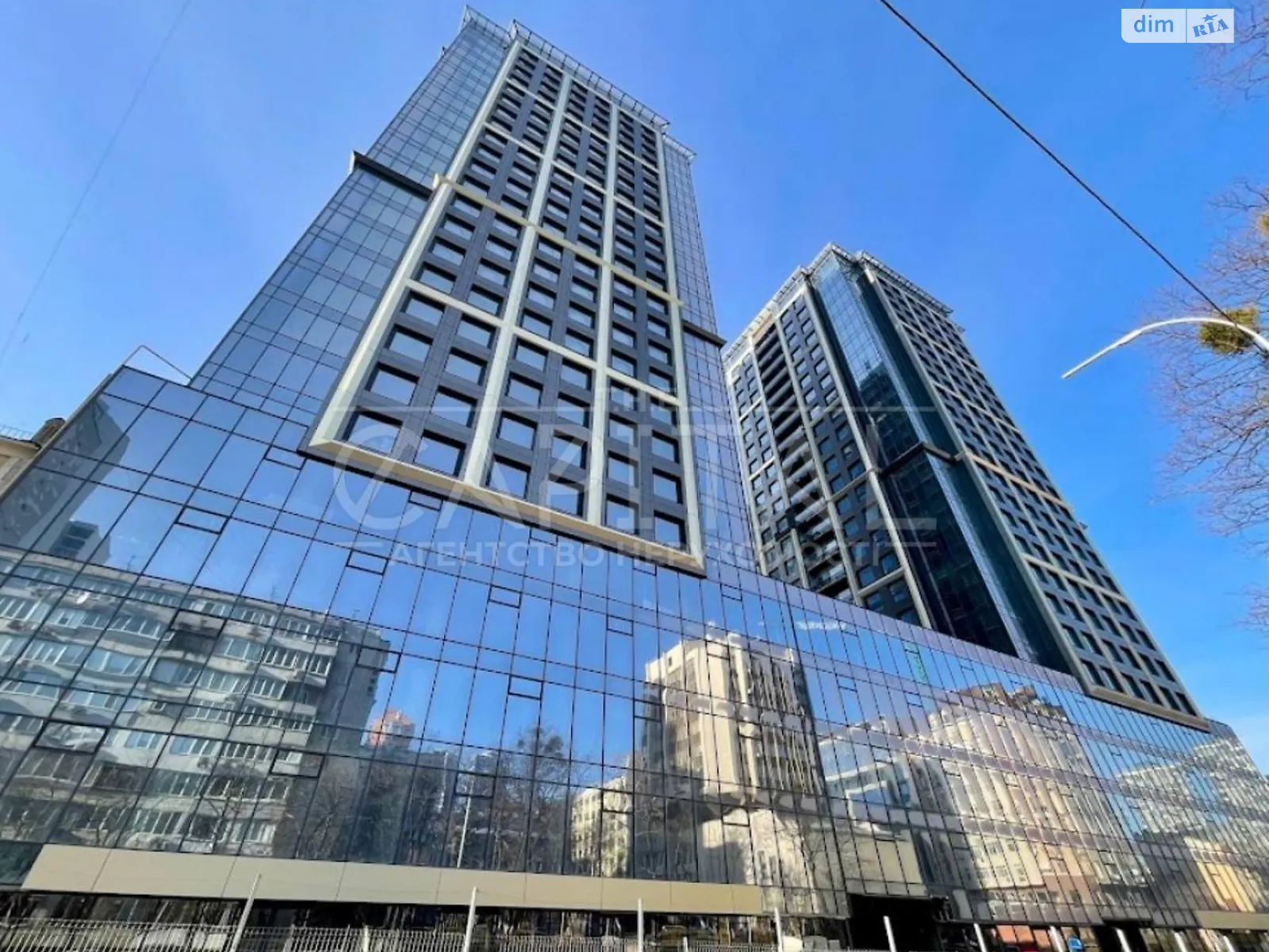 Продается 1-комнатная квартира 67.3 кв. м в Киеве, ул. Предславинская, 20А - фото 1