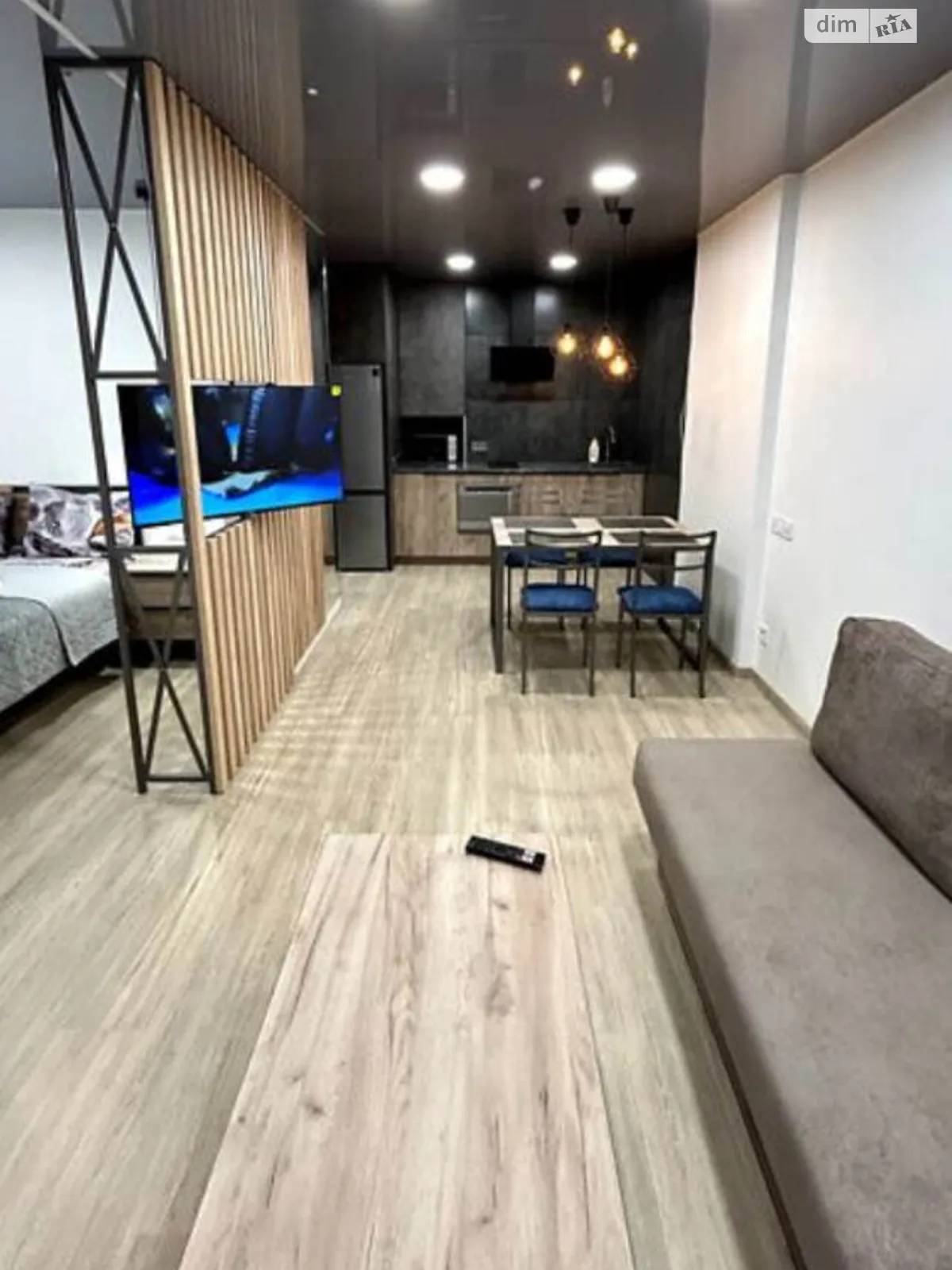 Продается 1-комнатная квартира 43 кв. м в Днепре, ул. Космическая, 5 - фото 1