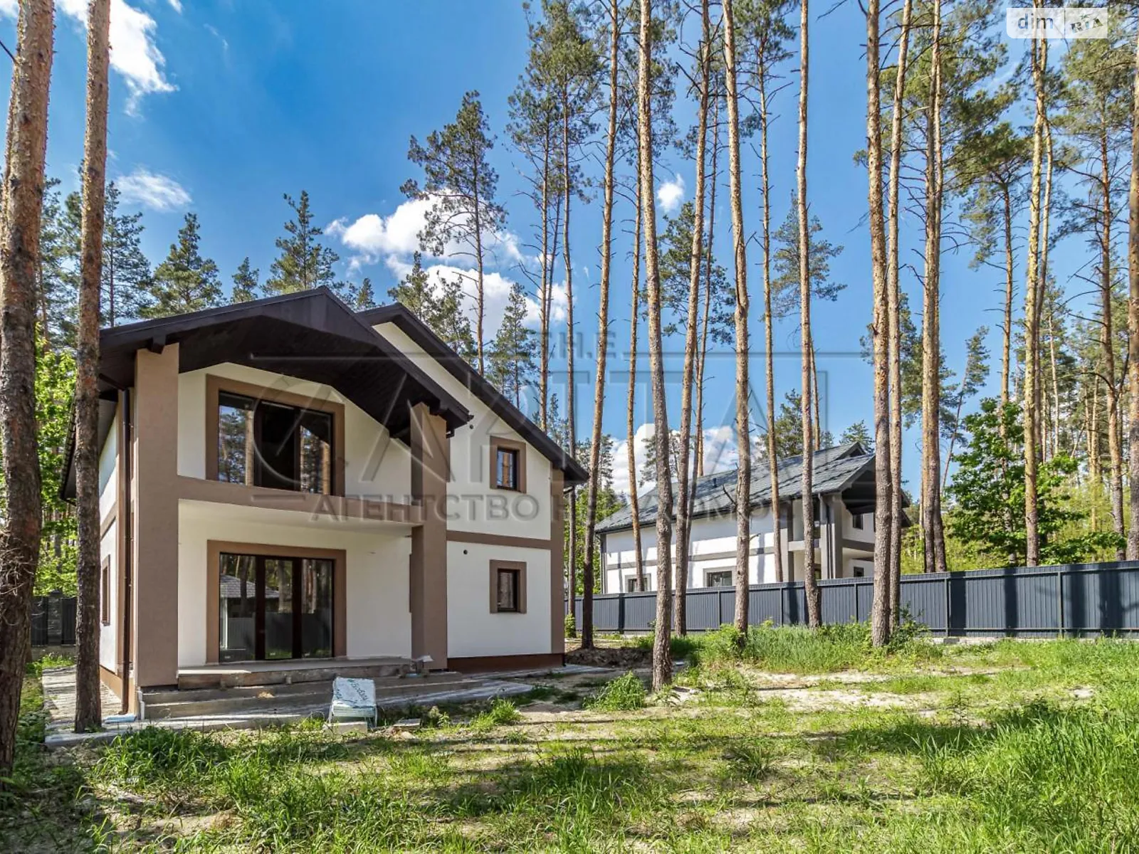 Продается дом на 2 этажа 180 кв. м с камином, цена: 127000 $ - фото 1