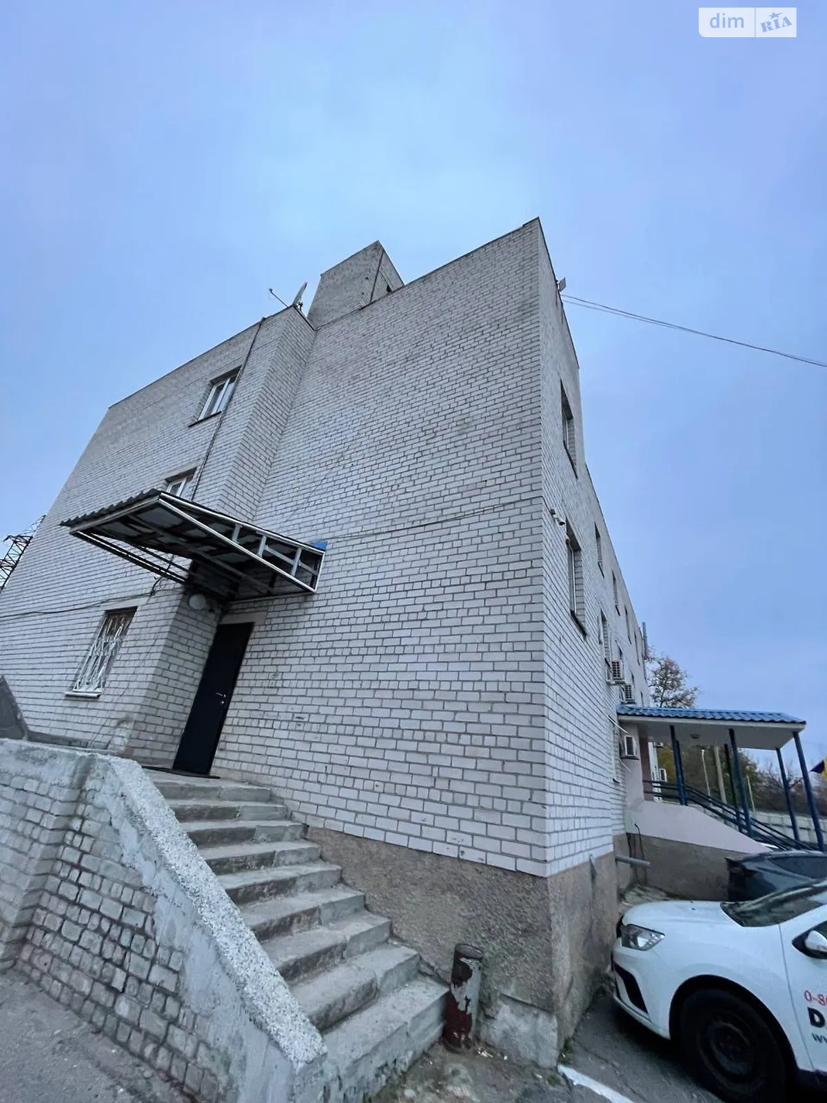 Сдается в аренду офис 46.8 кв. м в бизнес-центре, цена: 7000 грн - фото 1