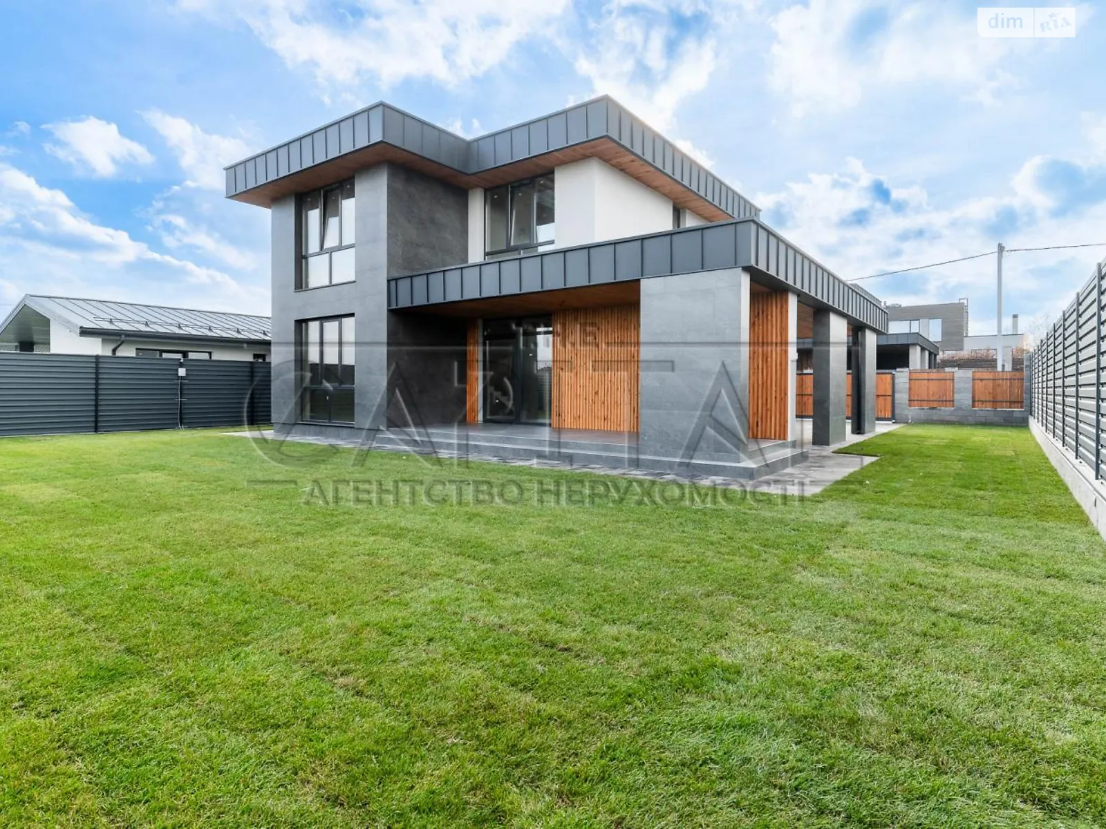 Продается дом на 2 этажа 143 кв. м с мансардой, цена: 210000 $ - фото 1