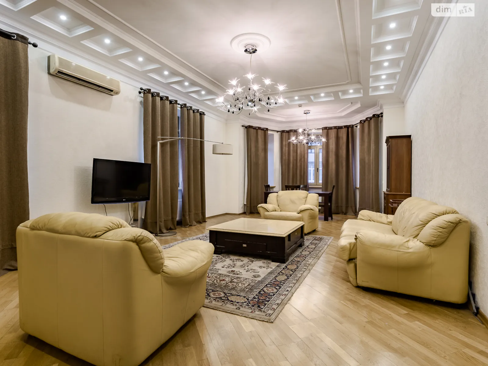 Сдается в аренду 5-комнатная квартира 210.8 кв. м в, цена: 1500 $ - фото 1