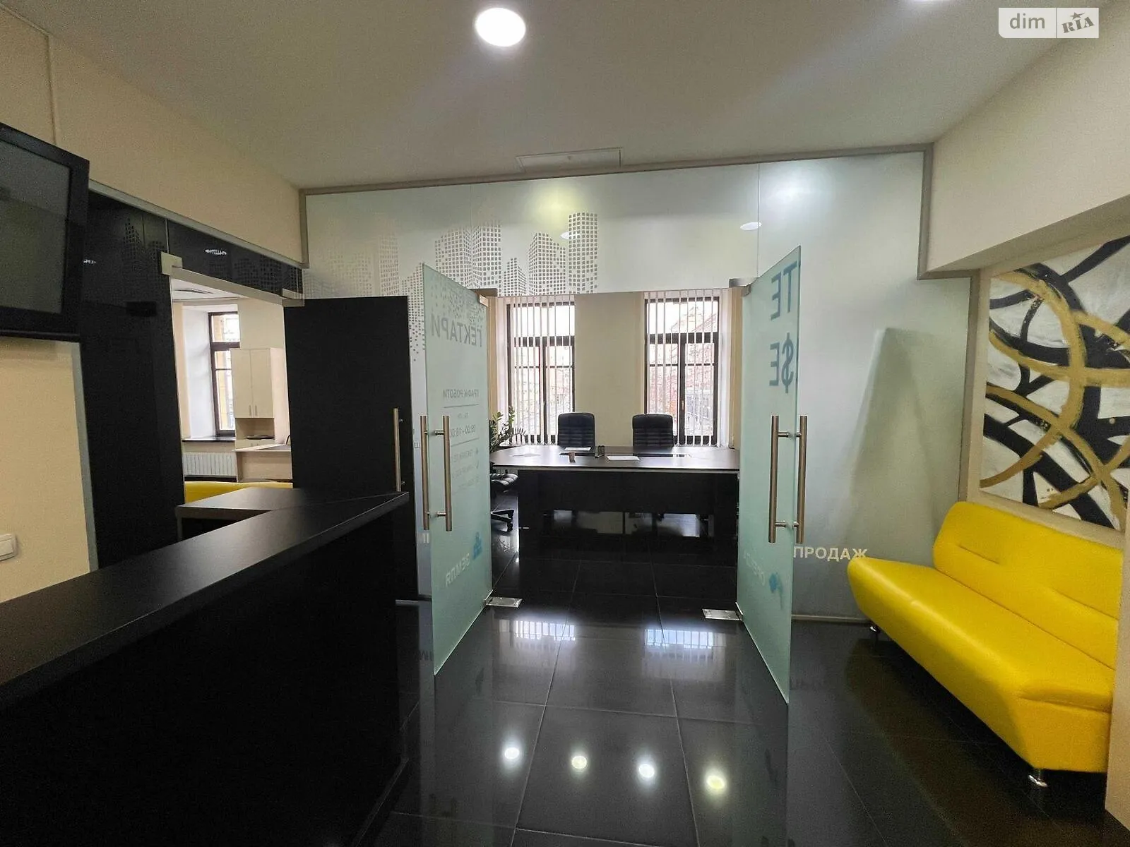 Сдается в аренду офис 80 кв. м в бизнес-центре, цена: 2000 $ - фото 1