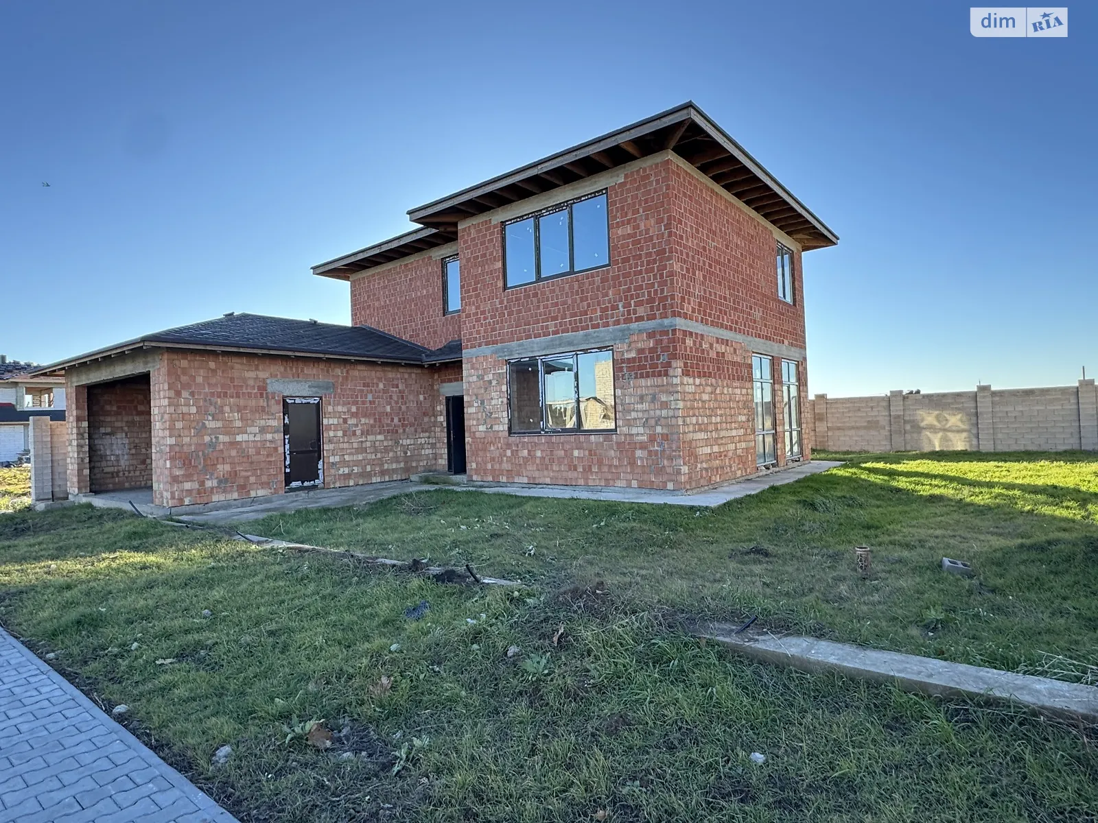 Продается дом на 2 этажа 156 кв. м с террасой, цена: 130000 $ - фото 1