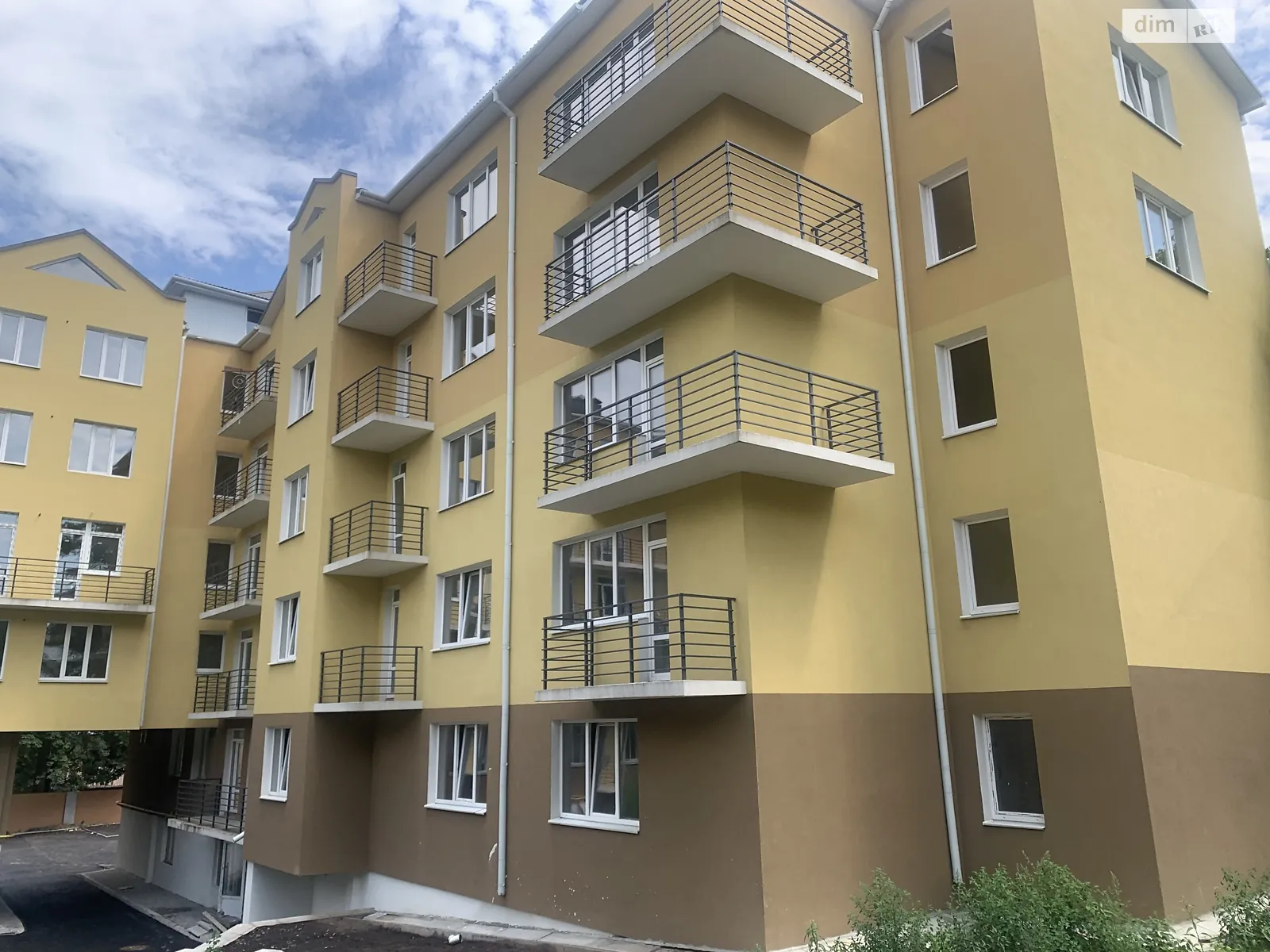 Продається 2-кімнатна квартира 62.17 кв. м у Чернівцях, вул. Українська, 44 - фото 1
