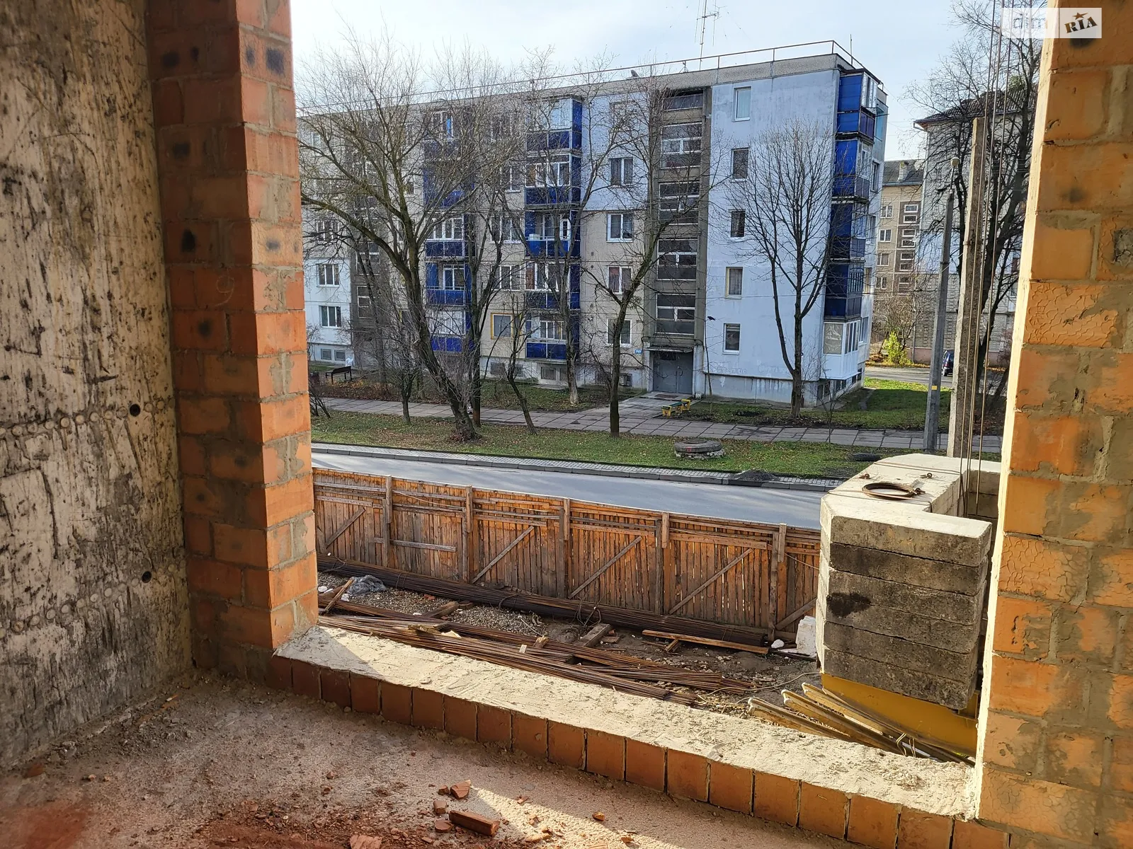 Продается 1-комнатная квартира 39 кв. м в Ивано-Франковске, ул. Целевича Юлиана, 28 - фото 1