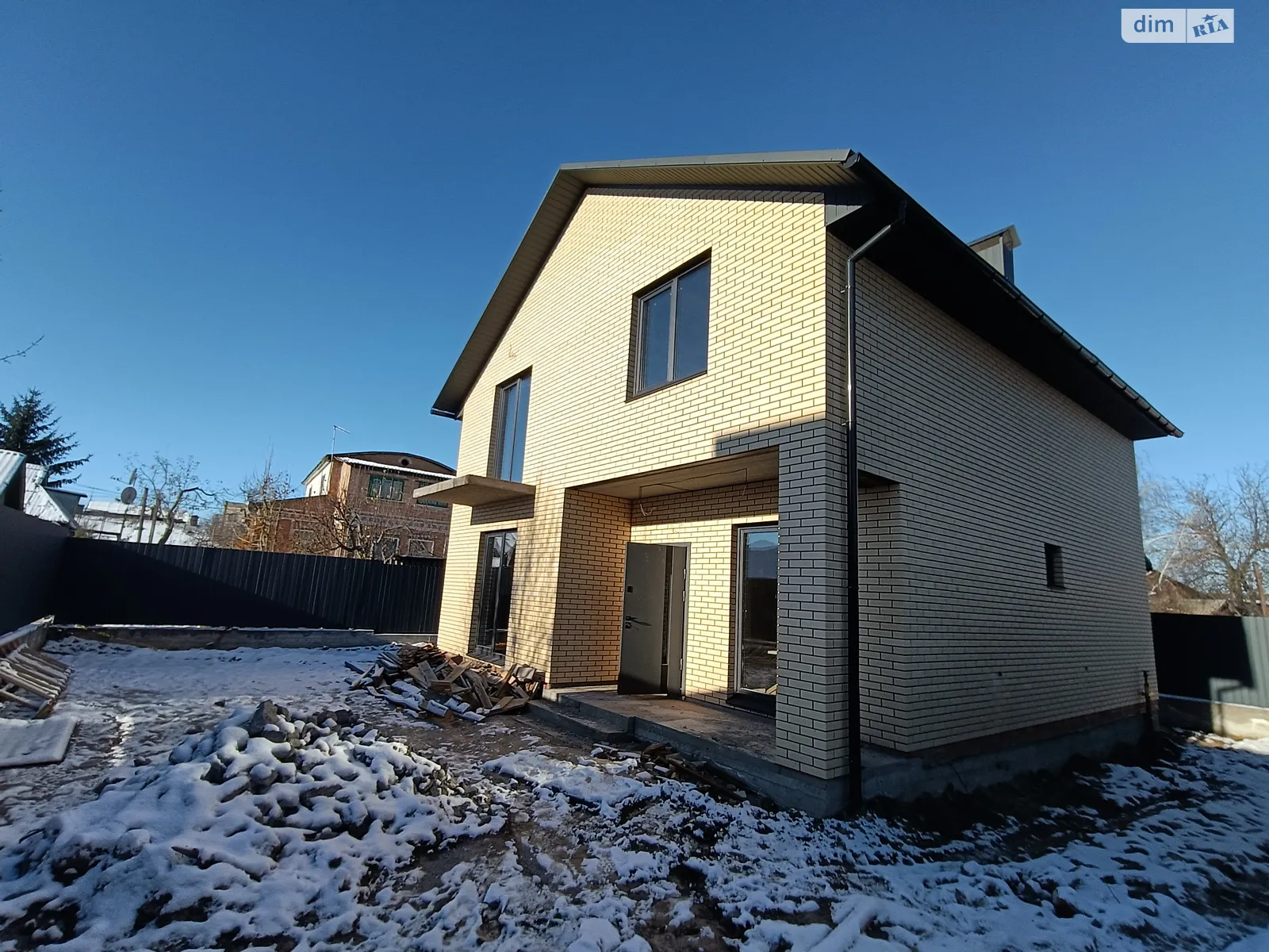 Продается дом на 2 этажа 120 кв. м с бассейном, цена: 115000 $ - фото 1
