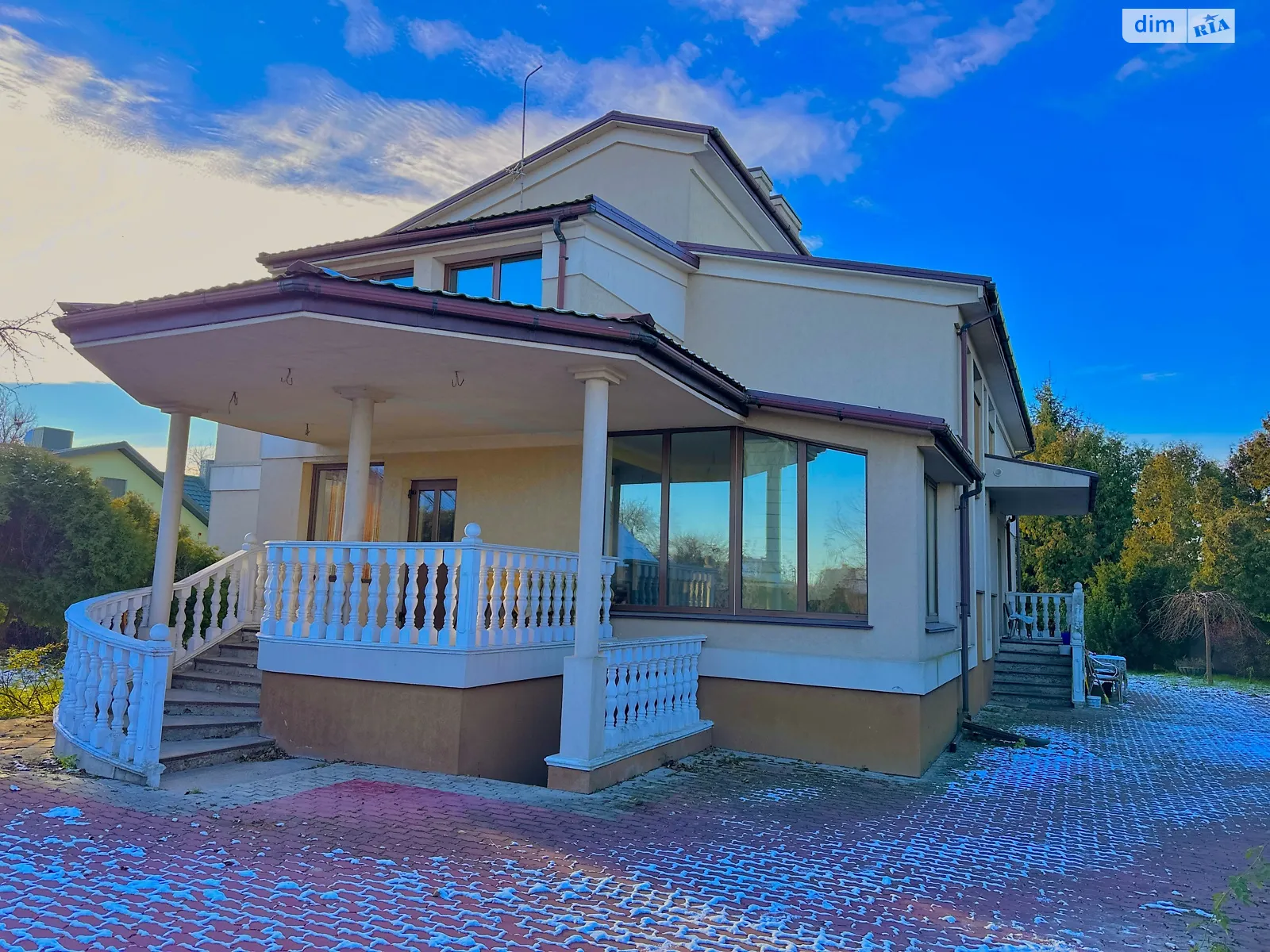 Продается дом на 2 этажа 405 кв. м с камином, цена: 164000 $ - фото 1