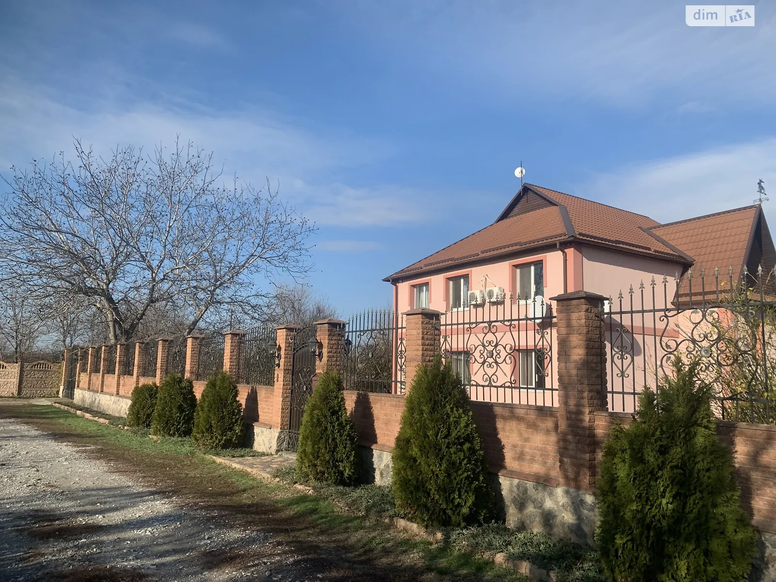 Продается дом на 2 этажа 240 кв. м с террасой, цена: 380000 $ - фото 1
