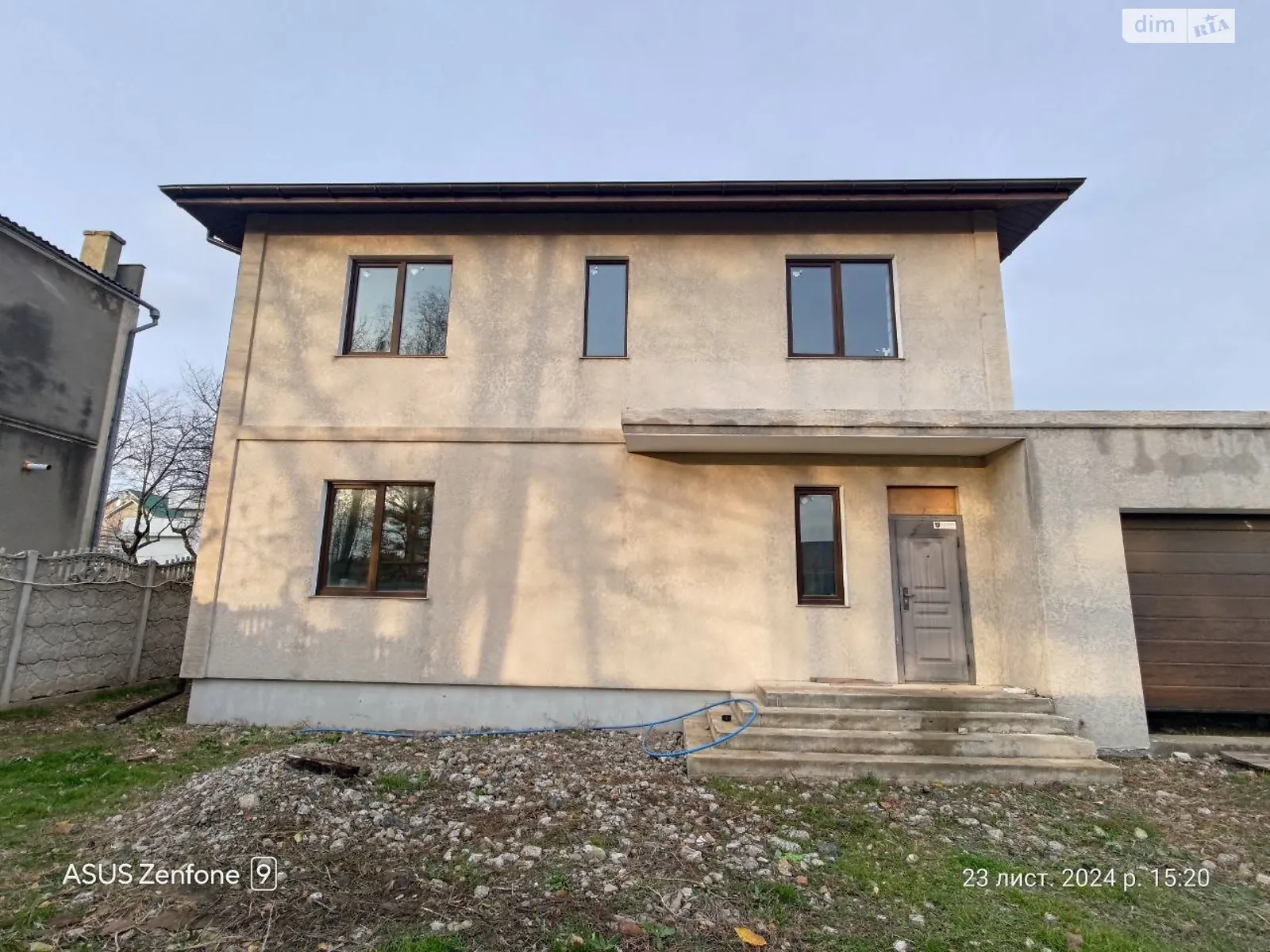 Продается дом на 2 этажа 180 кв. м с садом, цена: 77500 $ - фото 1